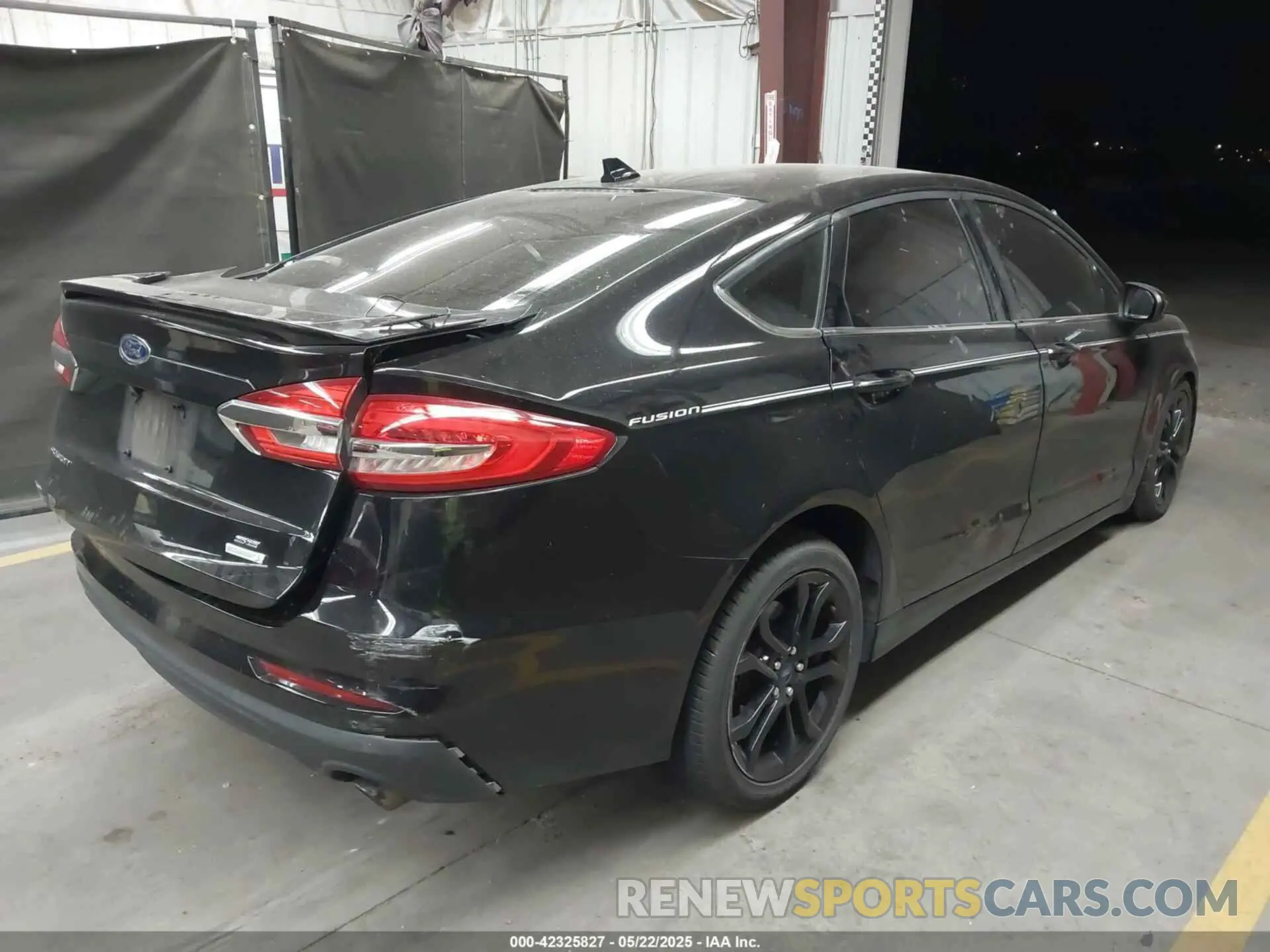 4 Photograph of a damaged car 3FA6P0HD2KR133879 FORD FUSION 2019