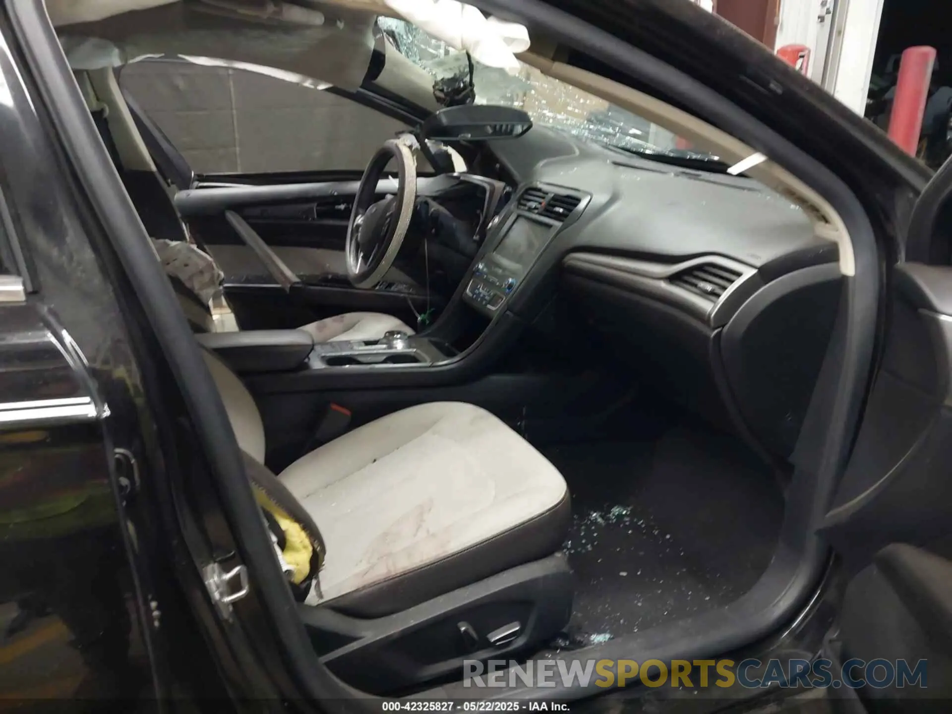 5 Photograph of a damaged car 3FA6P0HD2KR133879 FORD FUSION 2019