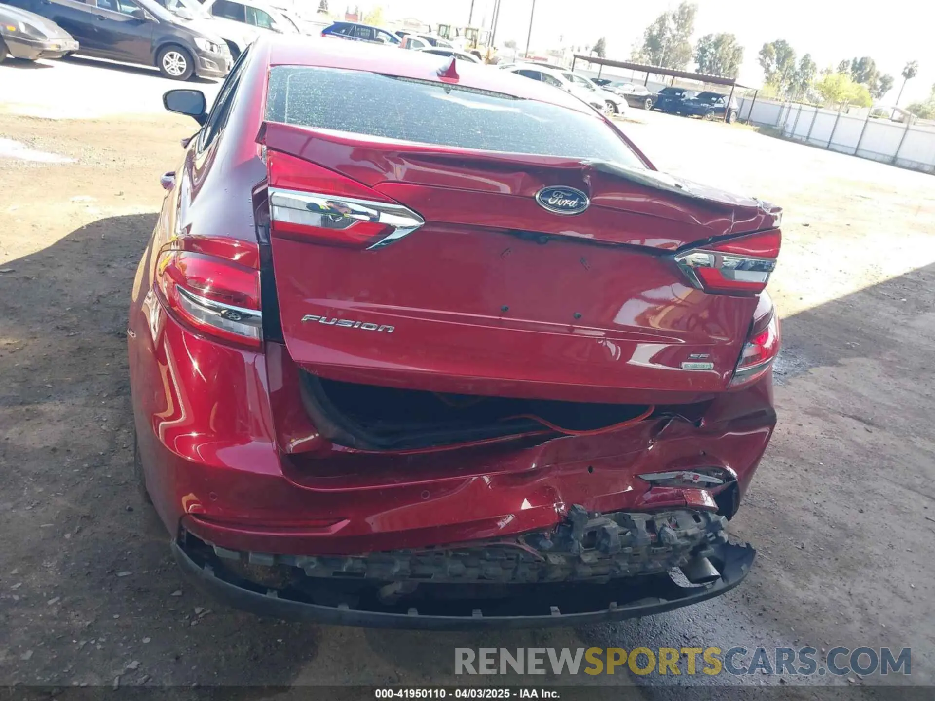 17 Photograph of a damaged car 3FA6P0HD2KR135468 FORD FUSION 2019