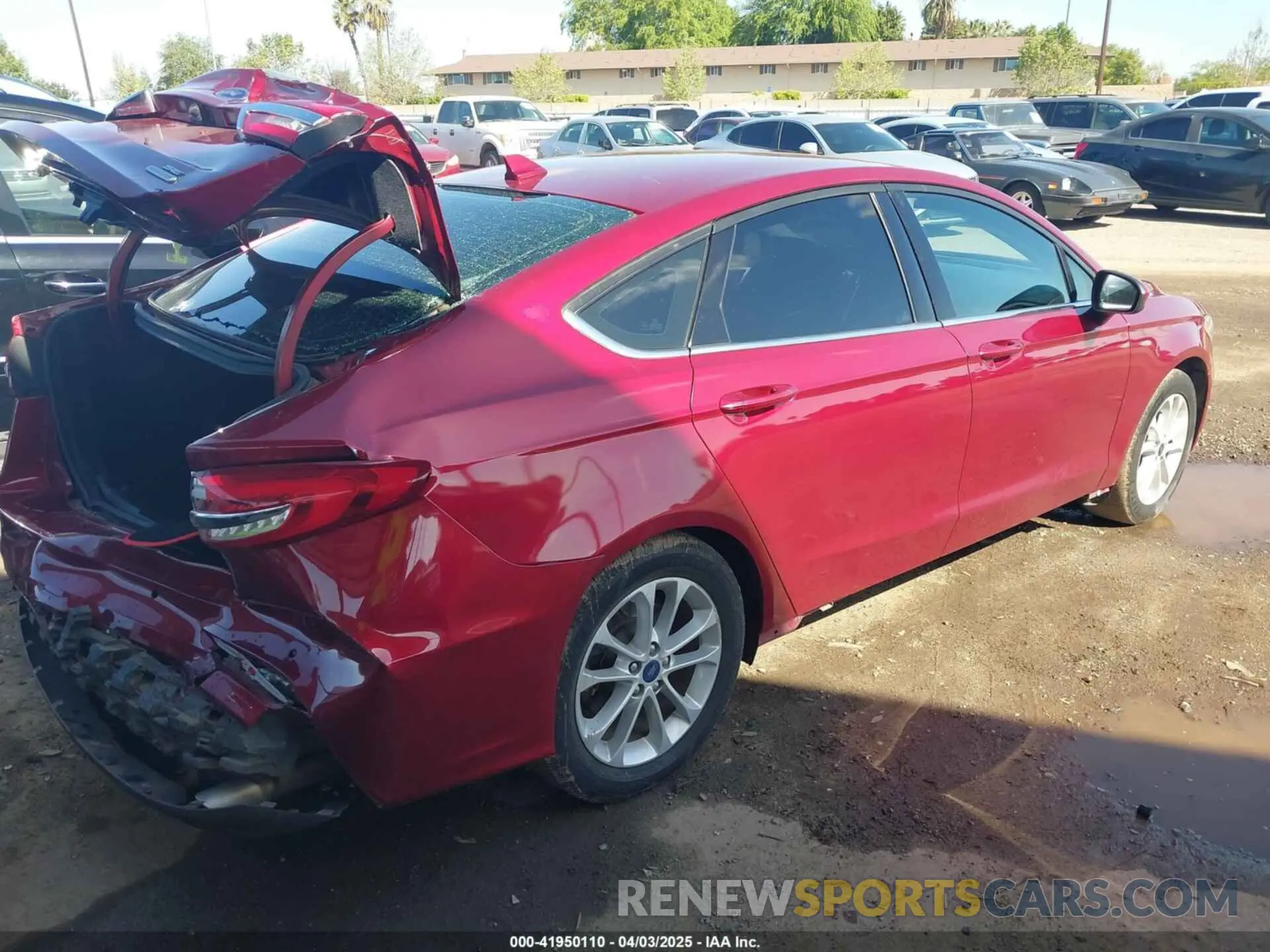 4 Photograph of a damaged car 3FA6P0HD2KR135468 FORD FUSION 2019