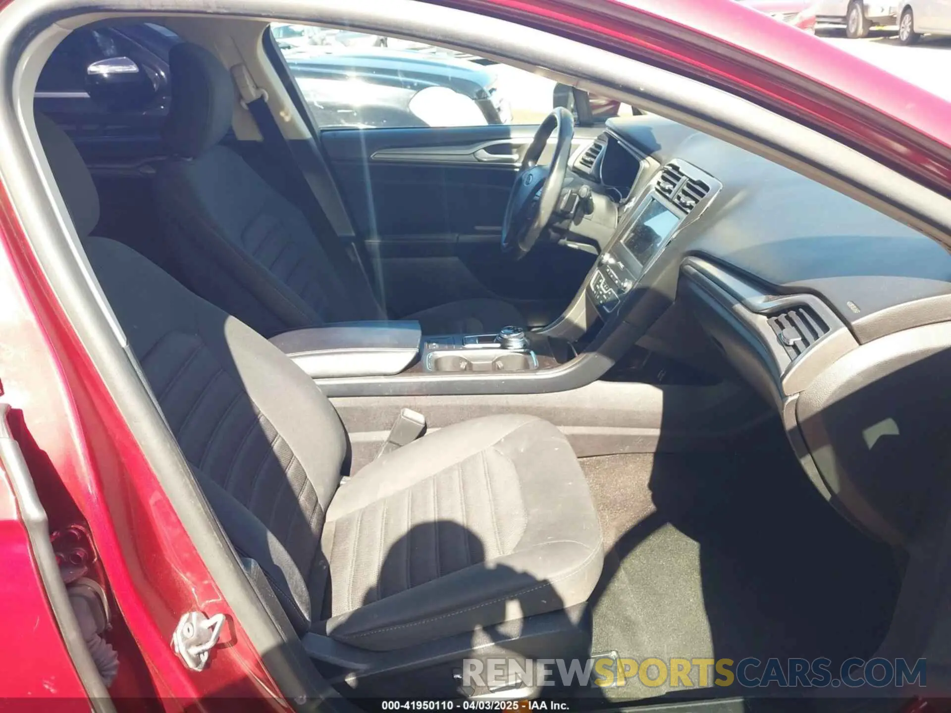 5 Photograph of a damaged car 3FA6P0HD2KR135468 FORD FUSION 2019