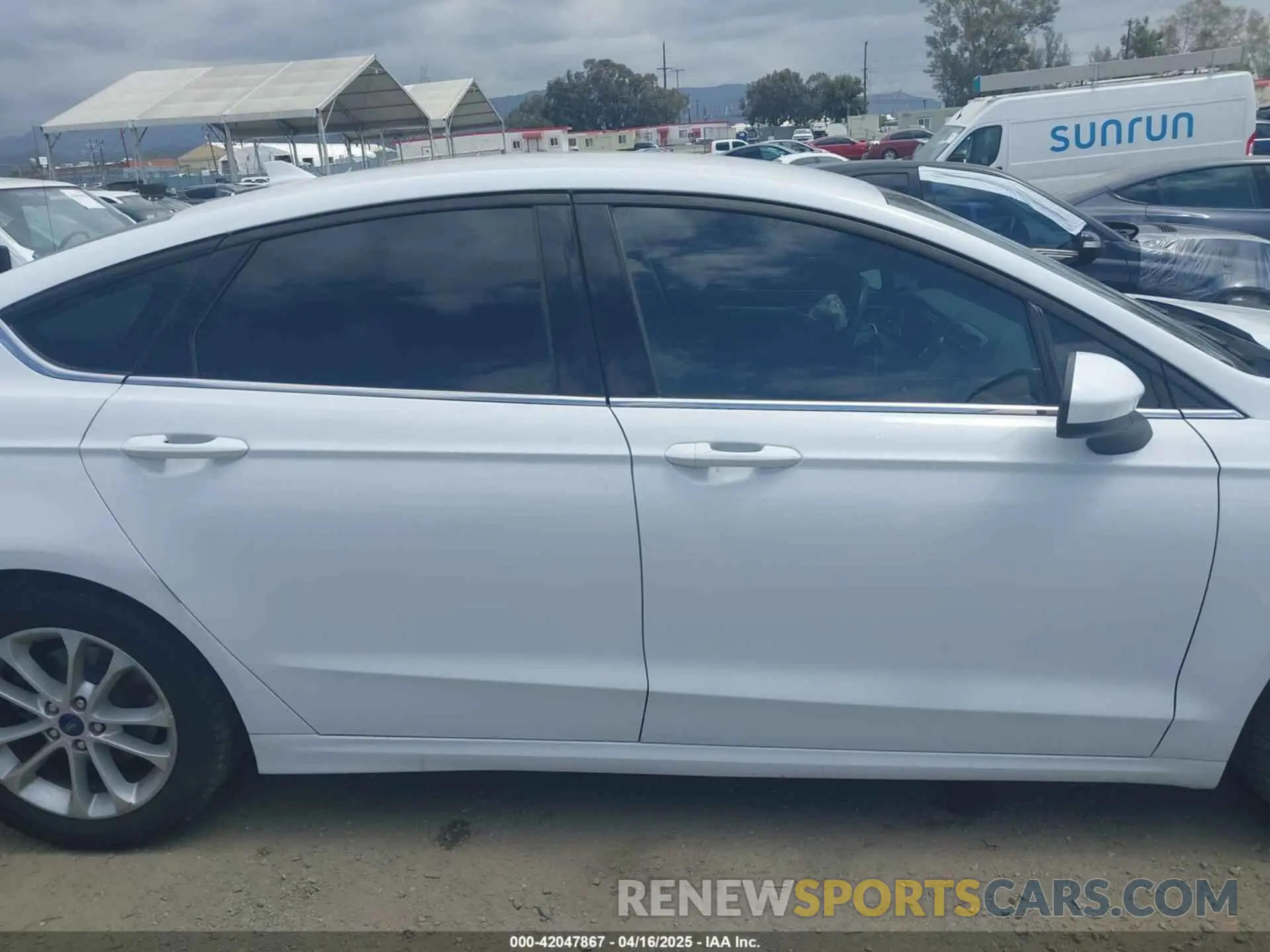 13 Photograph of a damaged car 3FA6P0HD2KR148480 FORD FUSION 2019