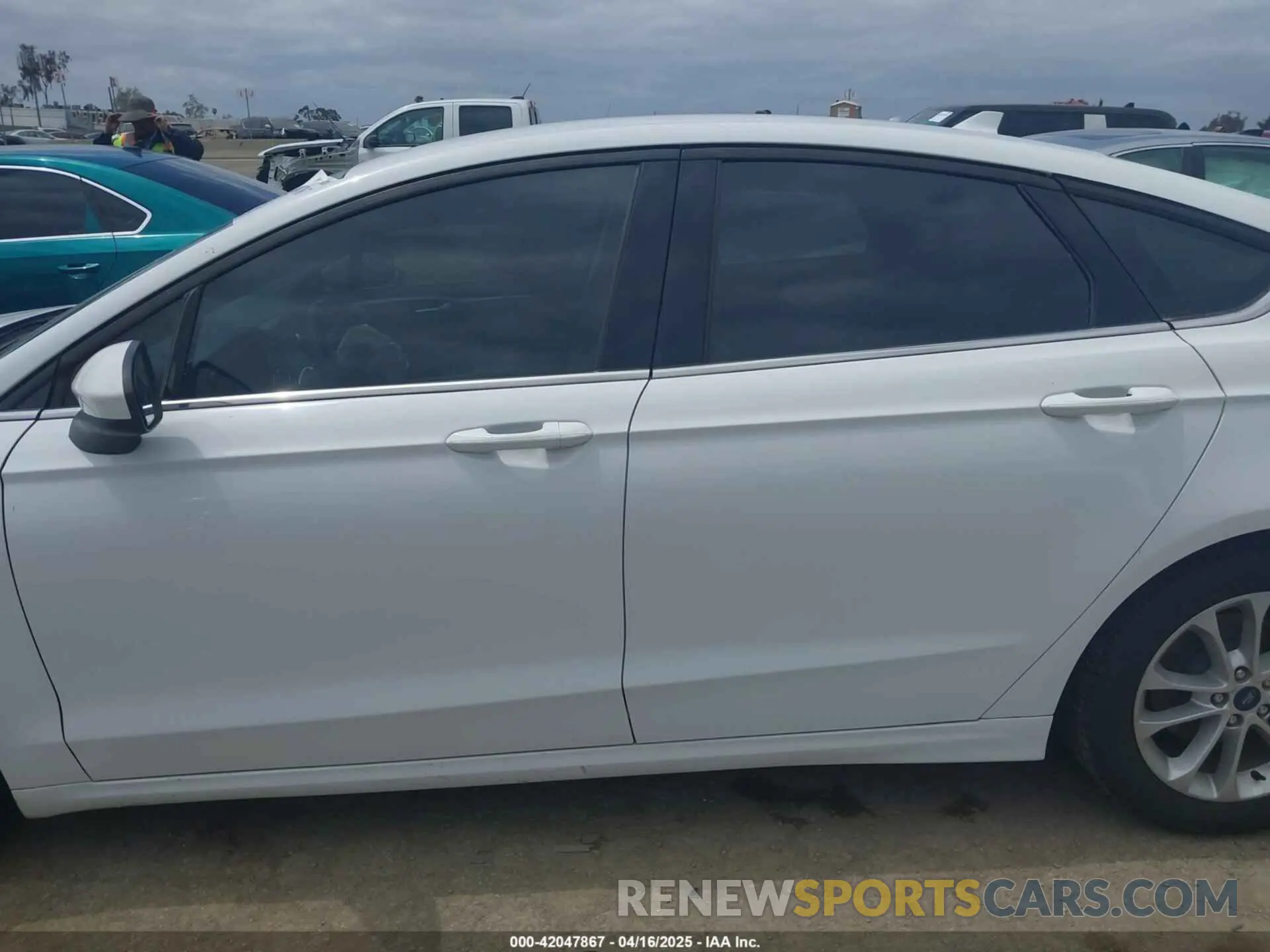14 Photograph of a damaged car 3FA6P0HD2KR148480 FORD FUSION 2019