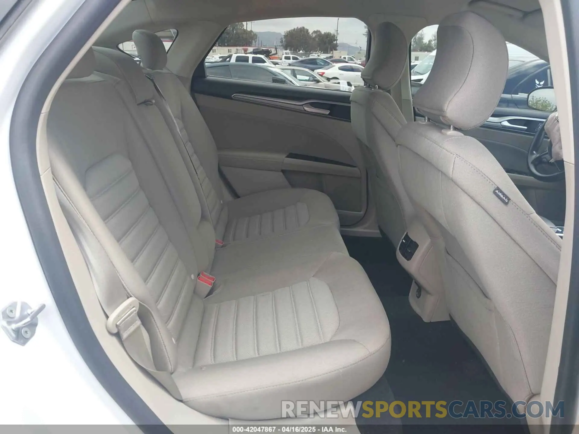 8 Photograph of a damaged car 3FA6P0HD2KR148480 FORD FUSION 2019
