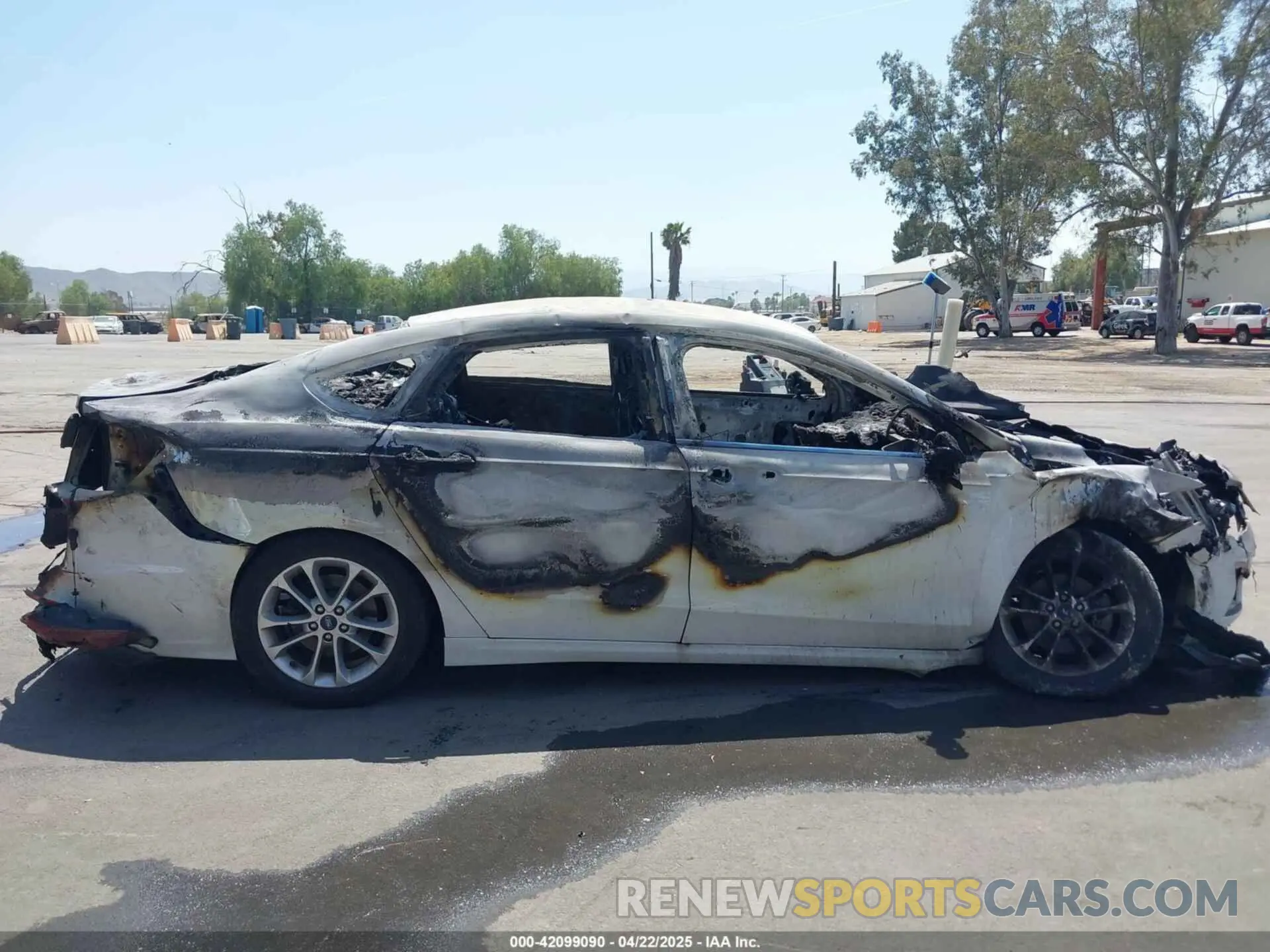12 Photograph of a damaged car 3FA6P0HD2KR151184 FORD FUSION 2019