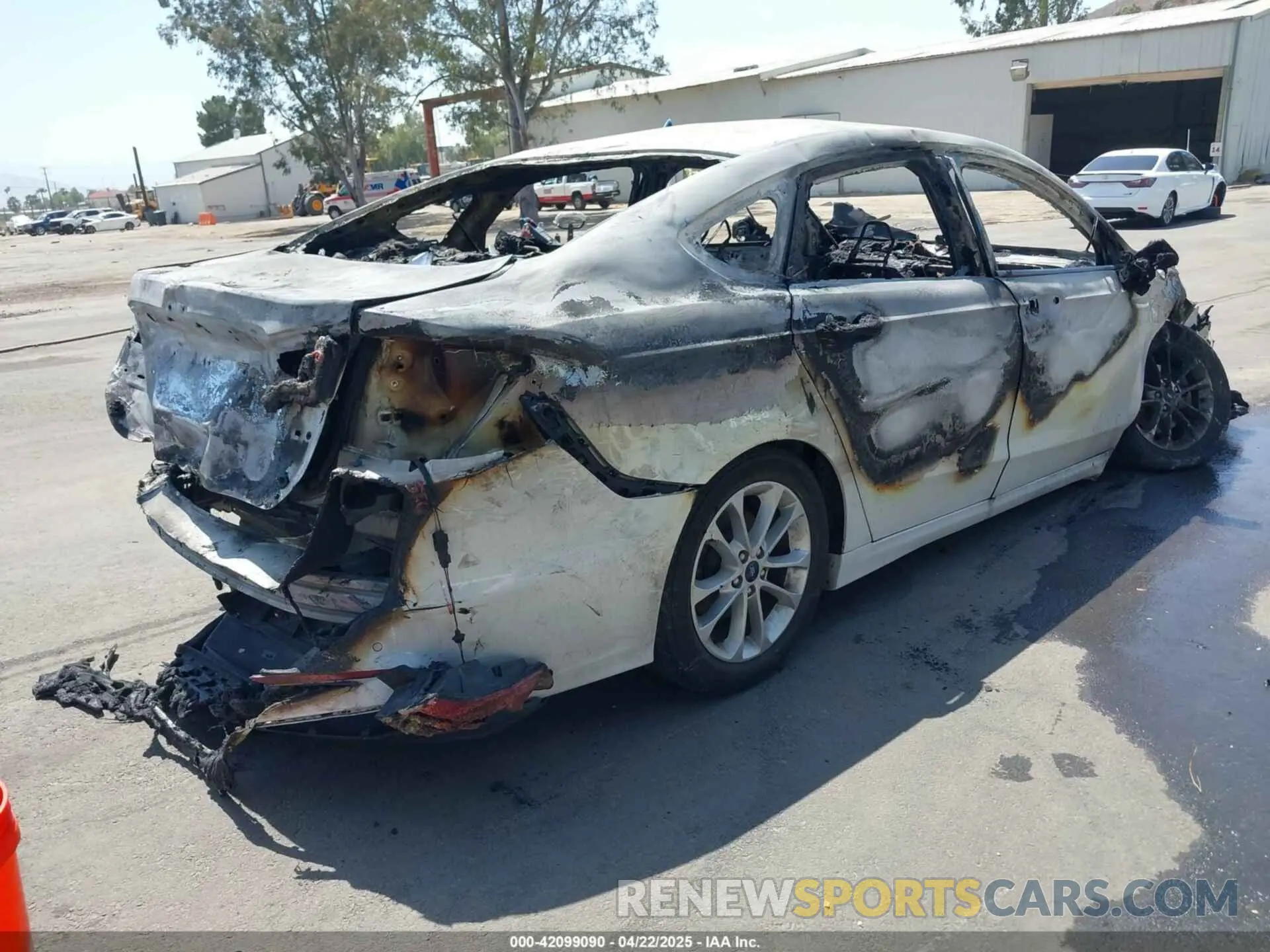 4 Photograph of a damaged car 3FA6P0HD2KR151184 FORD FUSION 2019