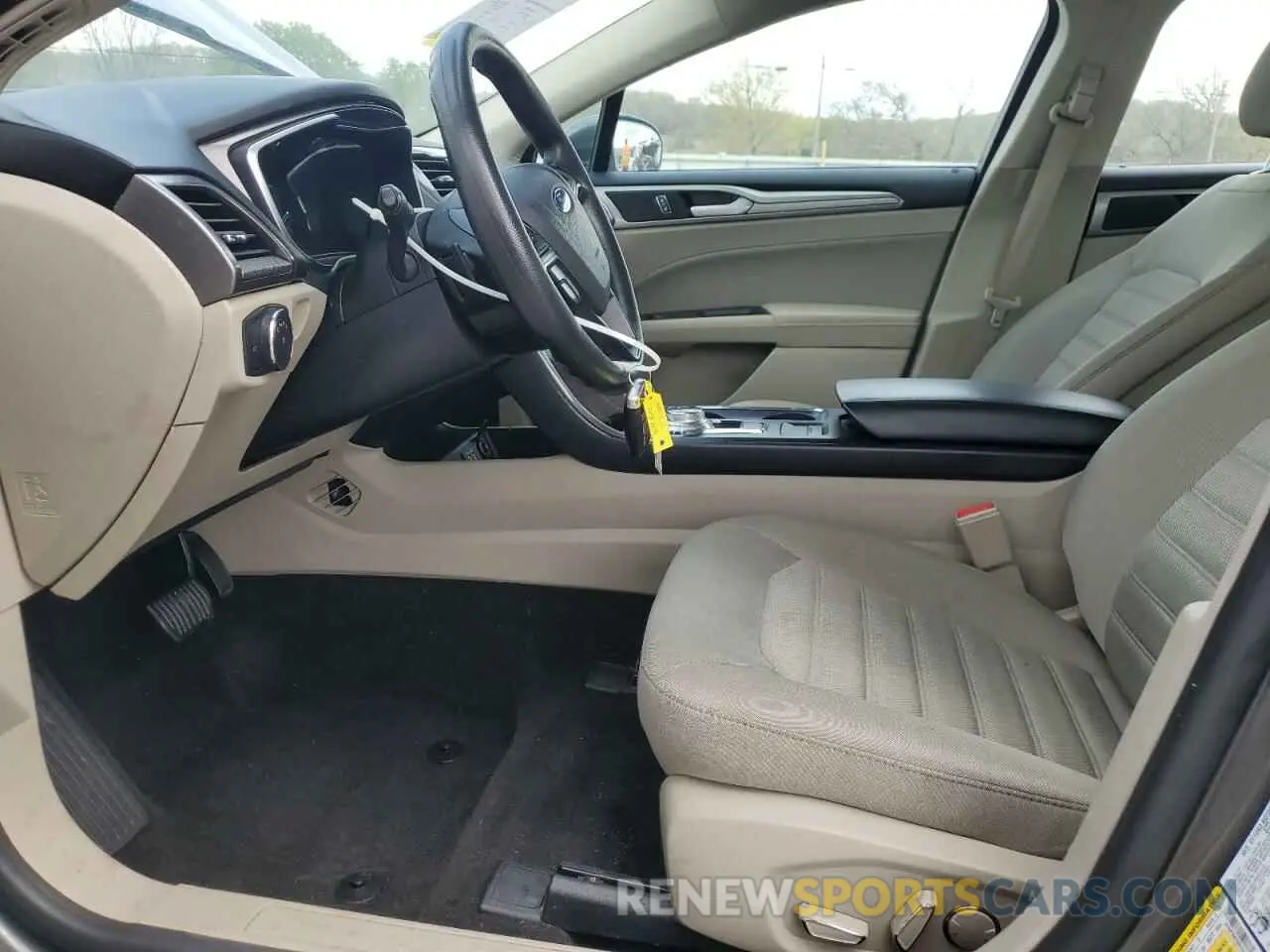 7 Photograph of a damaged car 3FA6P0HD2KR203476 FORD FUSION 2019