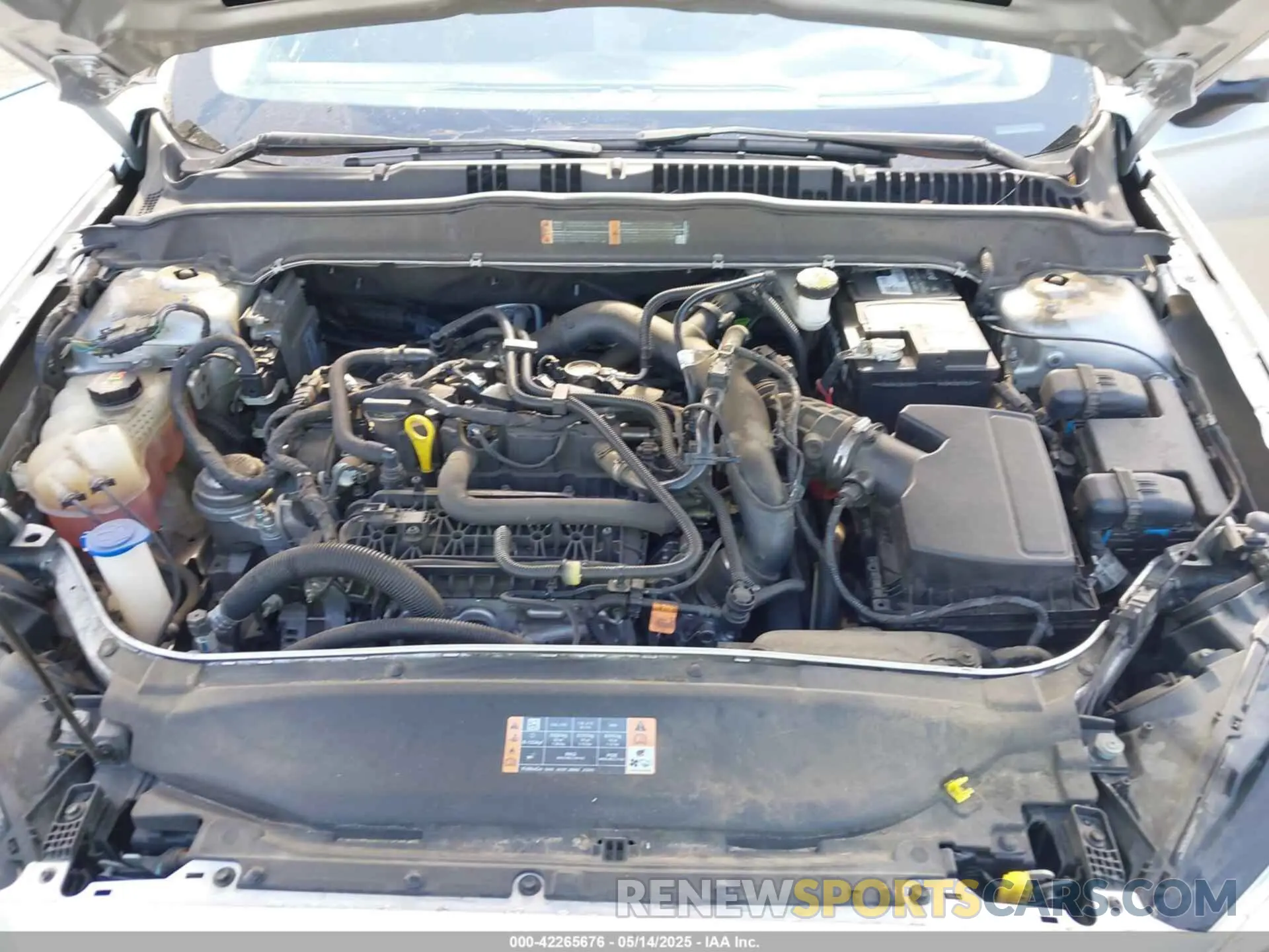 10 Photograph of a damaged car 3FA6P0HD2KR252581 FORD FUSION 2019