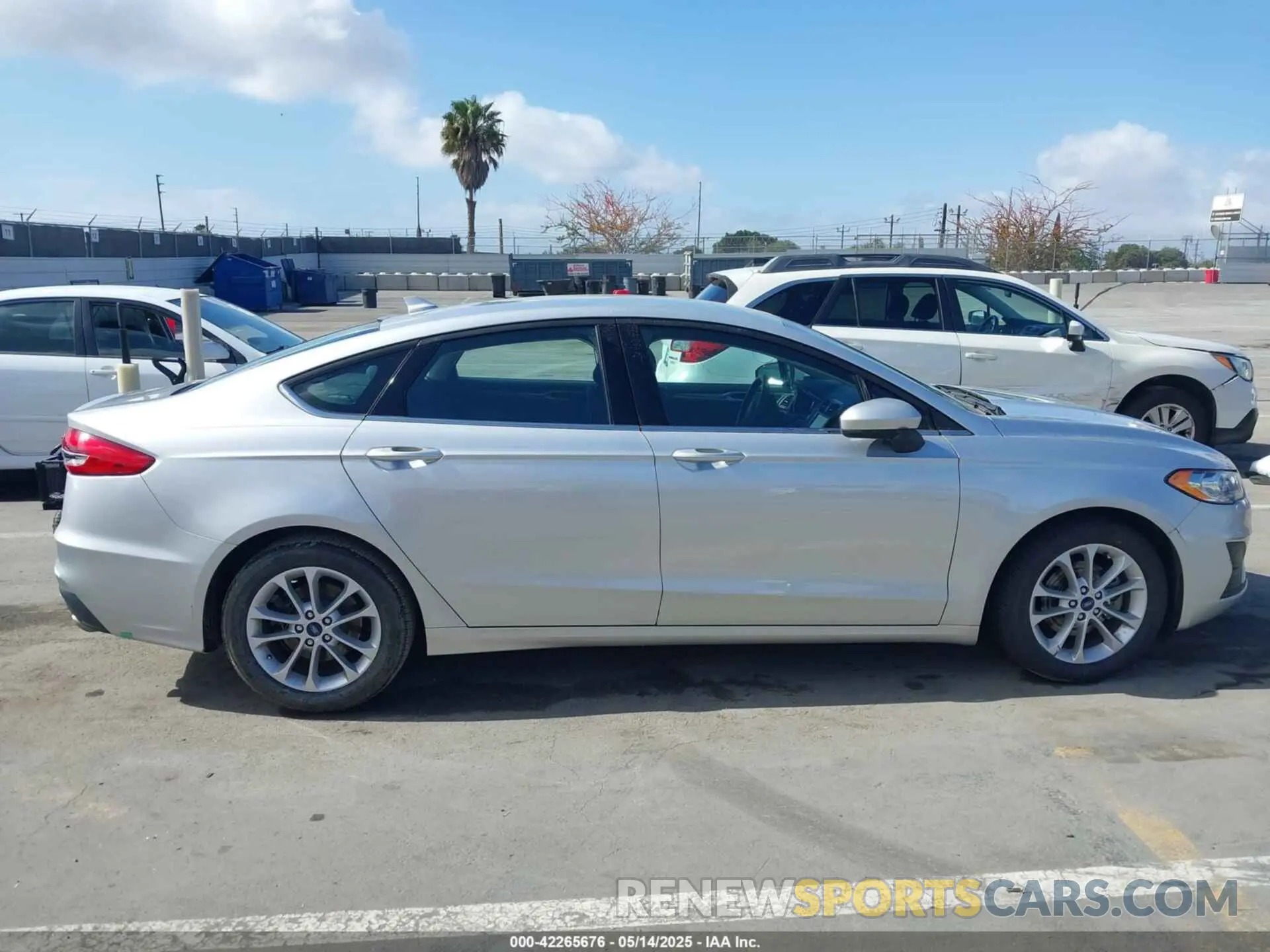 13 Photograph of a damaged car 3FA6P0HD2KR252581 FORD FUSION 2019