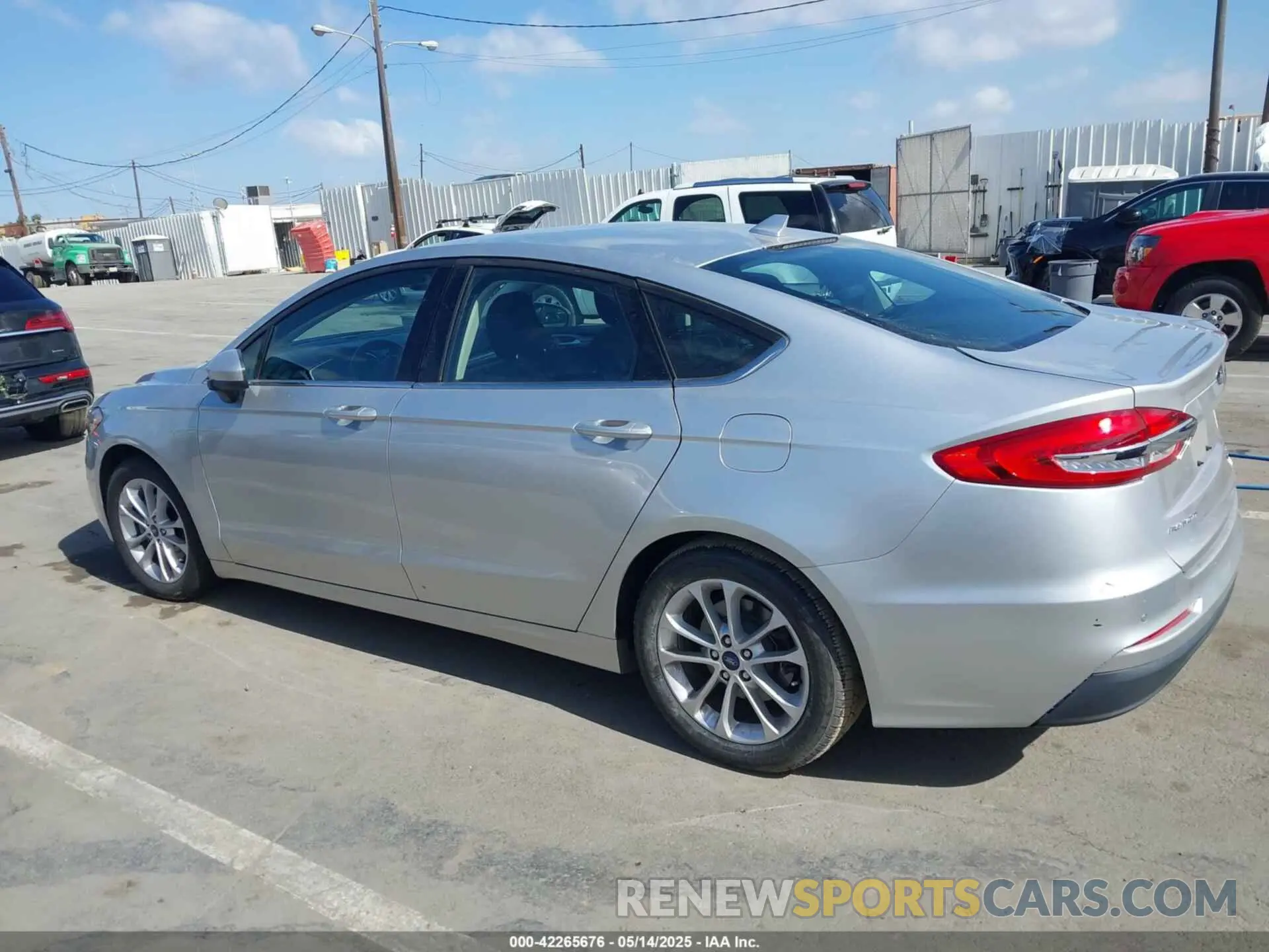 14 Photograph of a damaged car 3FA6P0HD2KR252581 FORD FUSION 2019