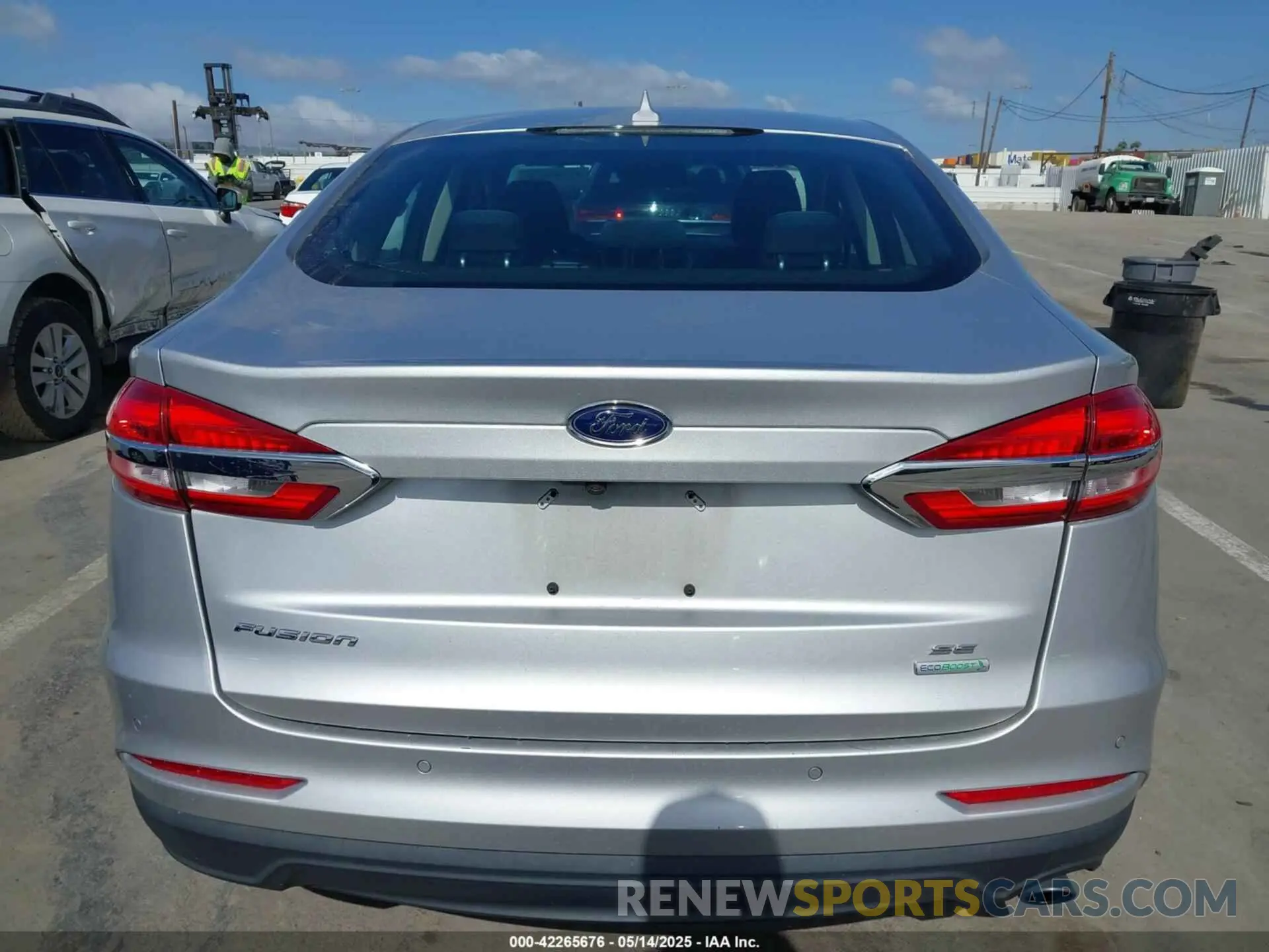 16 Photograph of a damaged car 3FA6P0HD2KR252581 FORD FUSION 2019