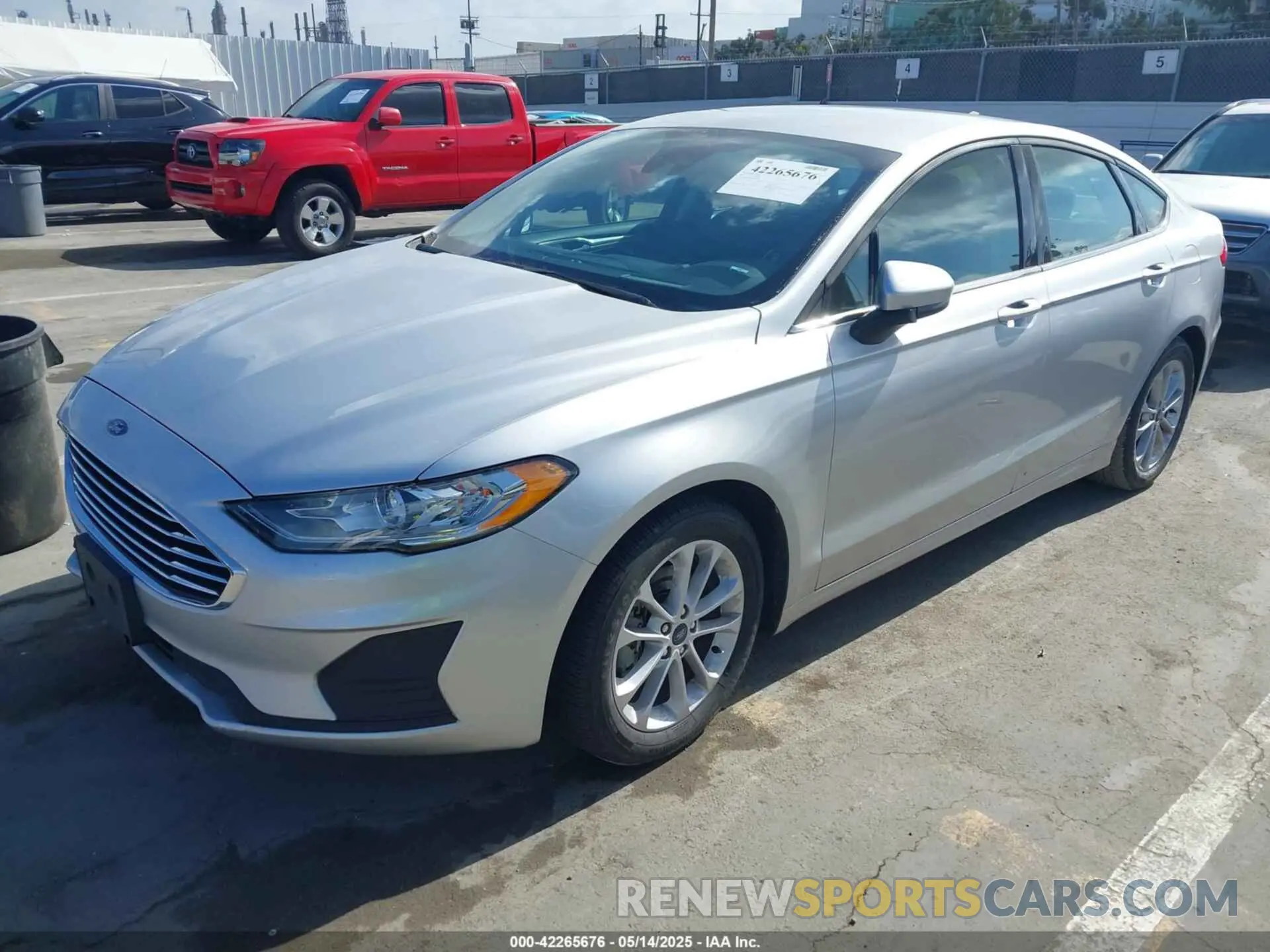 2 Photograph of a damaged car 3FA6P0HD2KR252581 FORD FUSION 2019