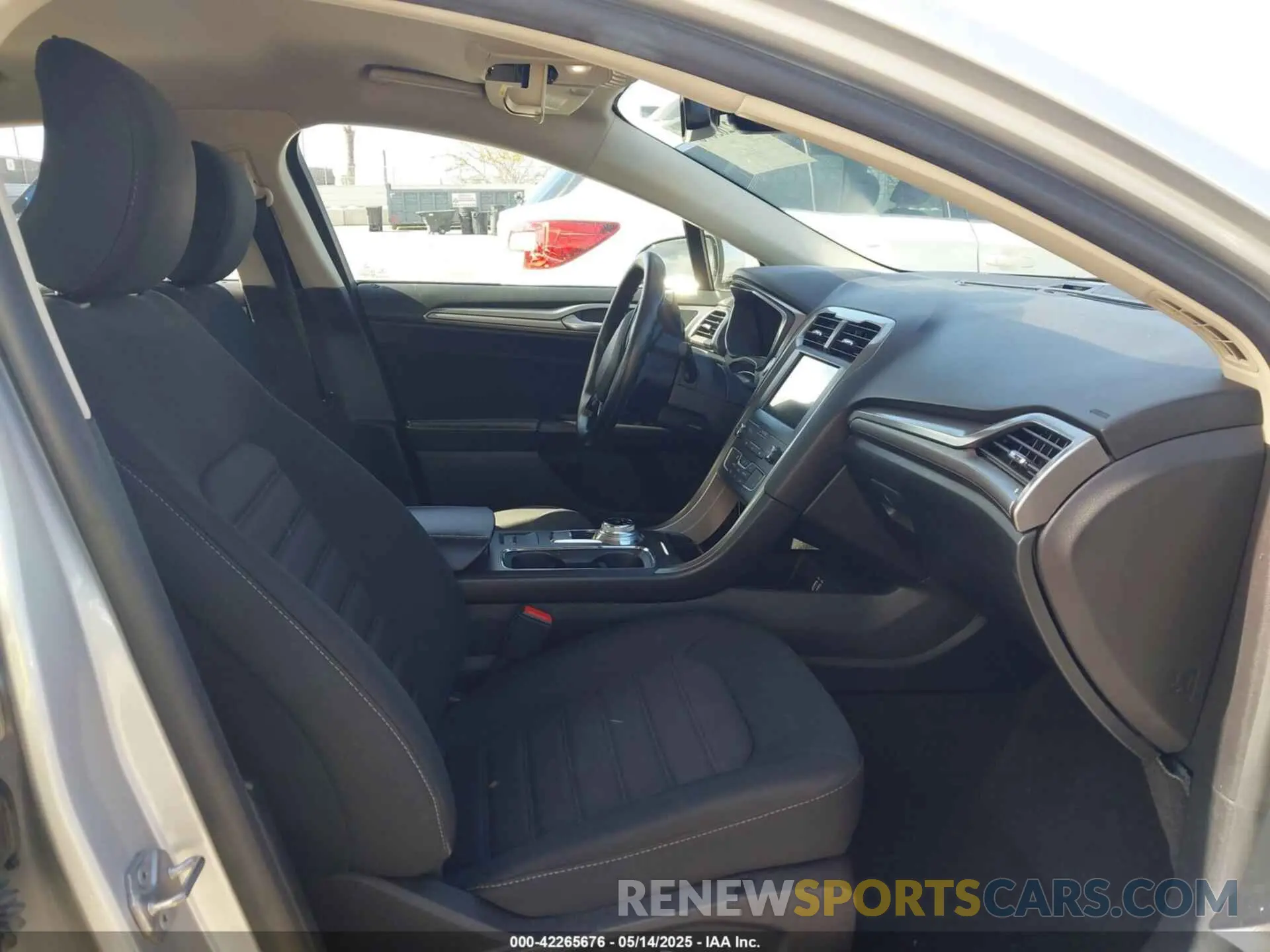 5 Photograph of a damaged car 3FA6P0HD2KR252581 FORD FUSION 2019
