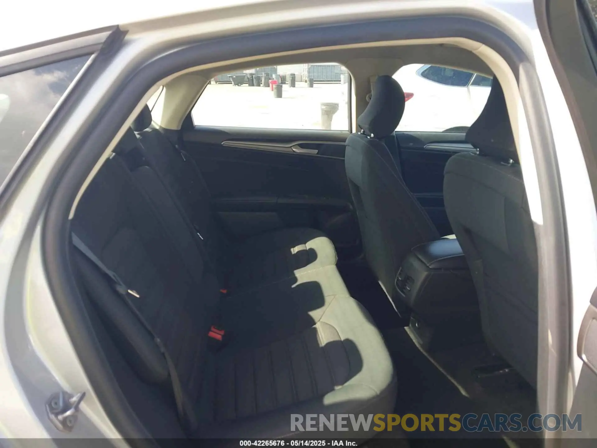 8 Photograph of a damaged car 3FA6P0HD2KR252581 FORD FUSION 2019