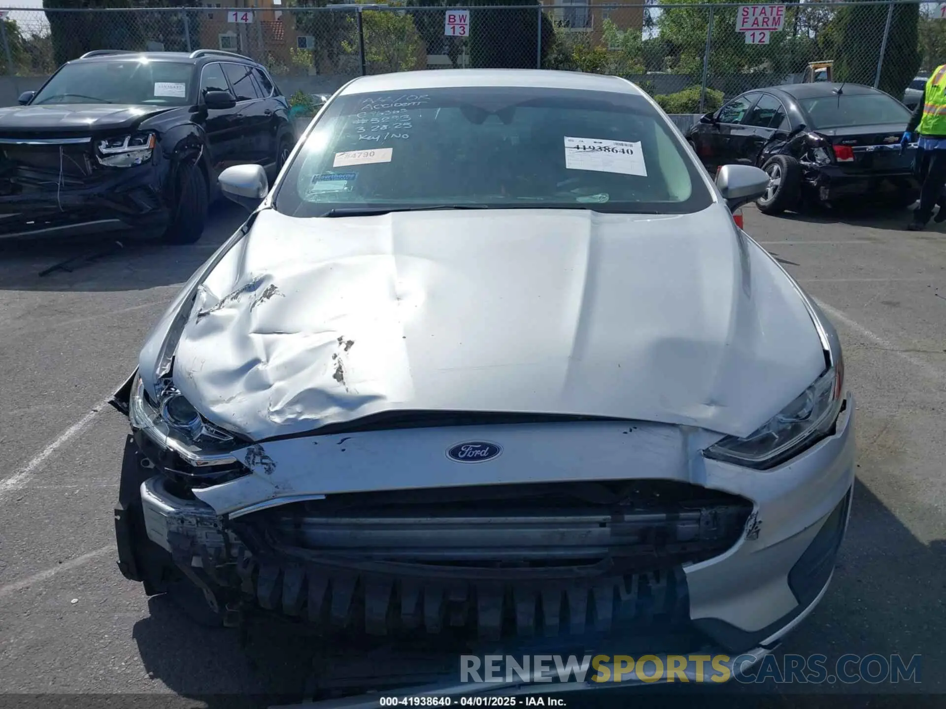 11 Photograph of a damaged car 3FA6P0HD2KR275293 FORD FUSION 2019