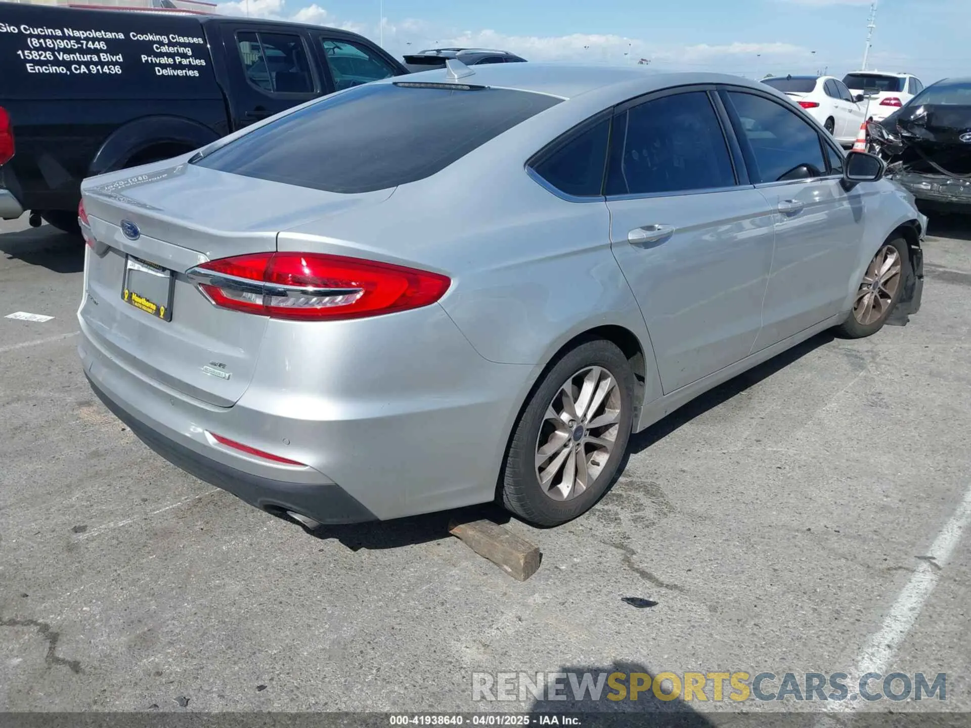4 Photograph of a damaged car 3FA6P0HD2KR275293 FORD FUSION 2019