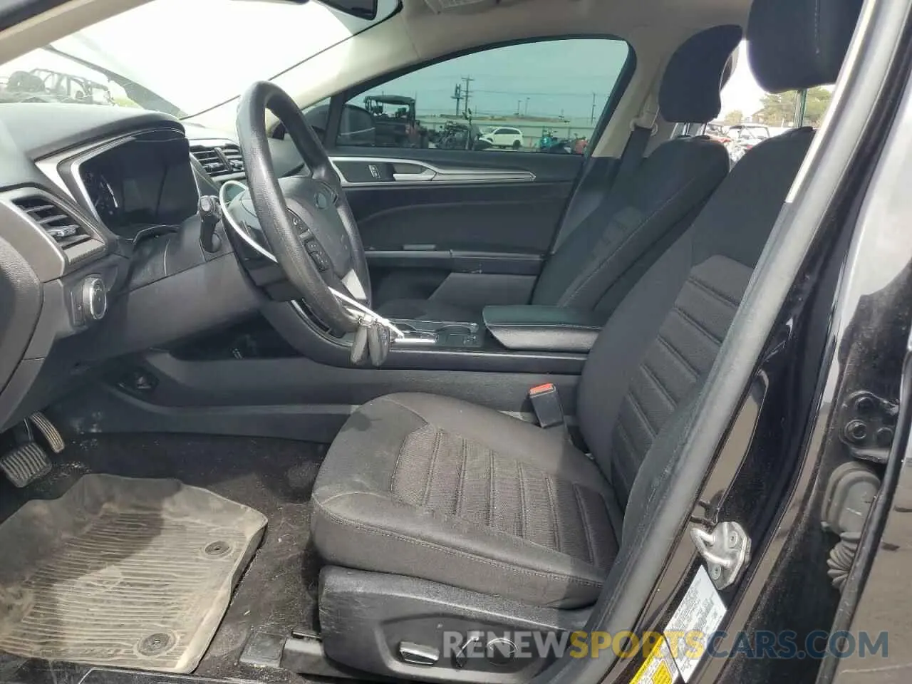 7 Photograph of a damaged car 3FA6P0HD2KR284785 FORD FUSION 2019