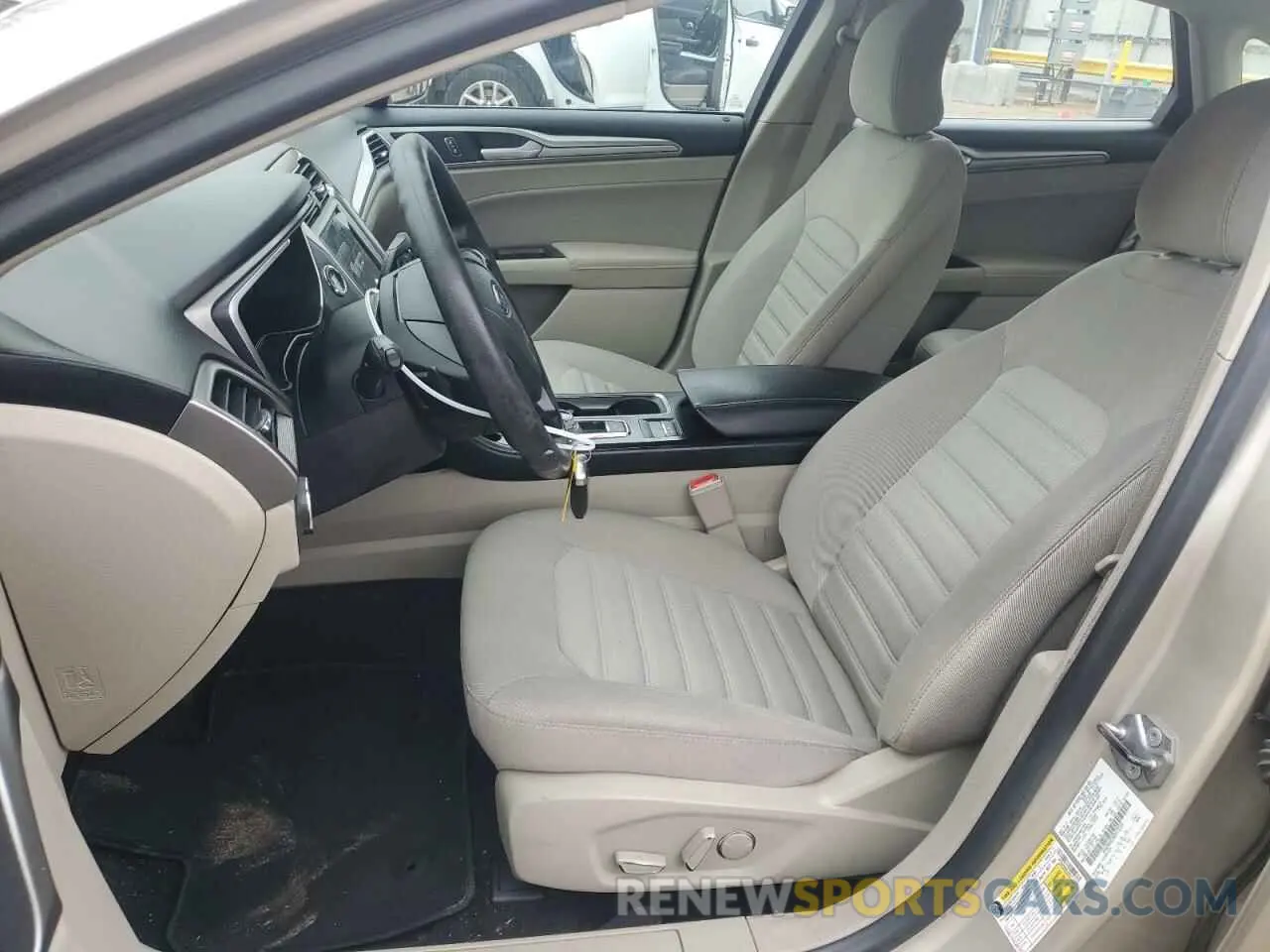 7 Photograph of a damaged car 3FA6P0HD3KR172335 FORD FUSION 2019