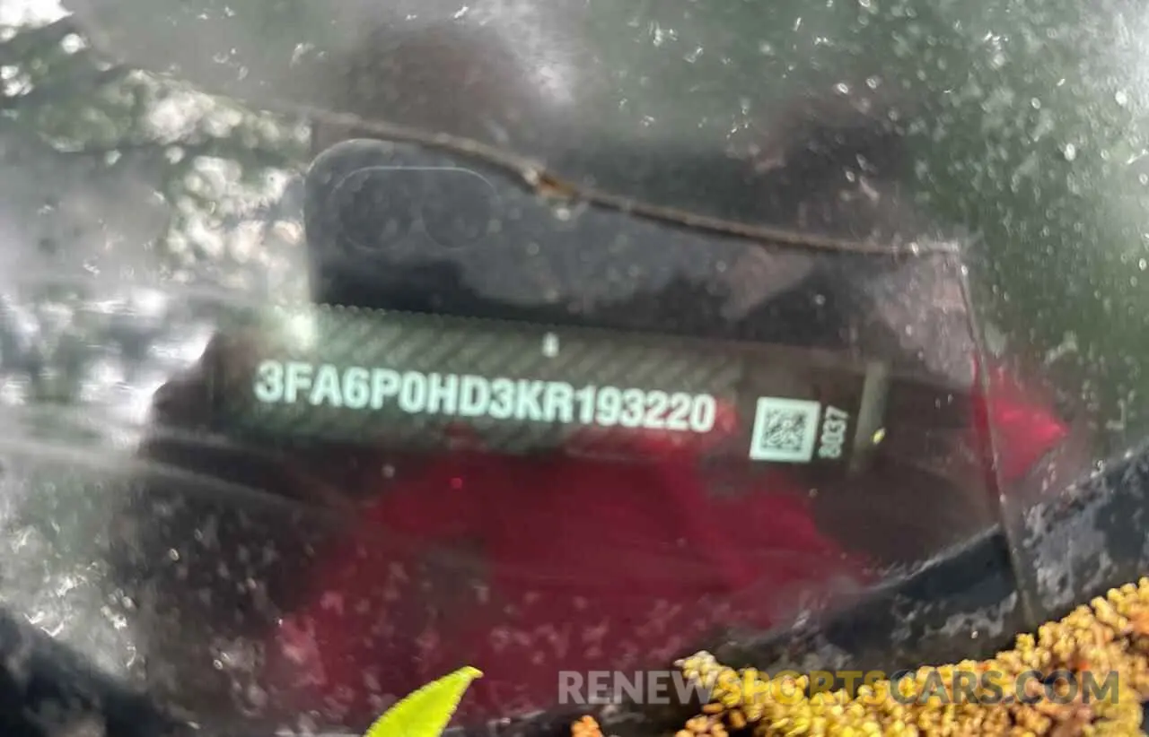 10 Photograph of a damaged car 3FA6P0HD3KR193220 FORD FUSION 2019