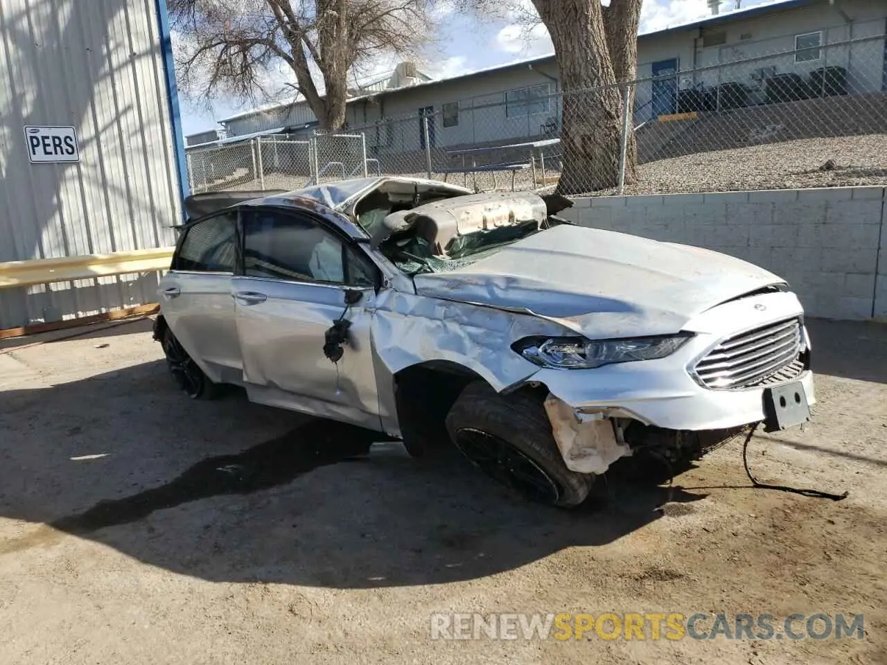 4 Photograph of a damaged car 3FA6P0HD3KR199423 FORD FUSION 2019