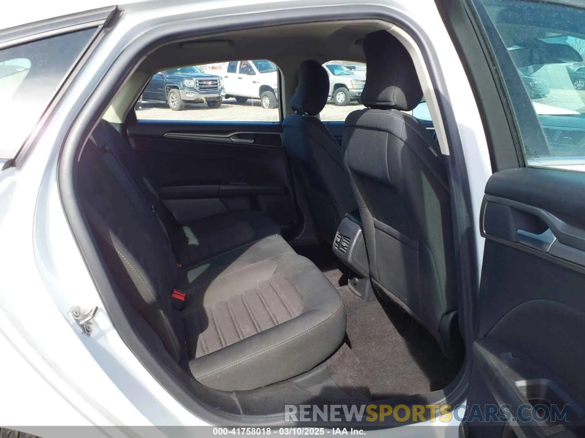 8 Photograph of a damaged car 3FA6P0HD3KR215491 FORD FUSION 2019