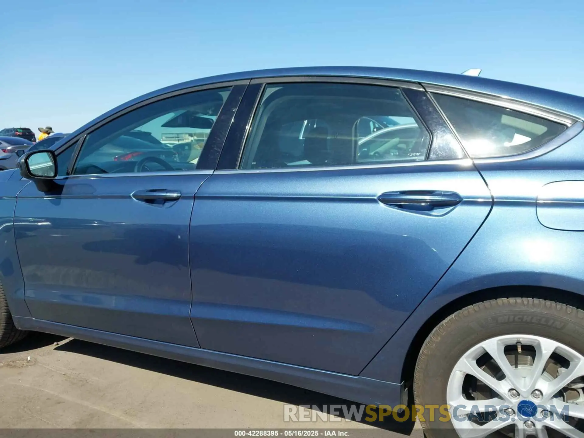 15 Photograph of a damaged car 3FA6P0HD3KR232744 FORD FUSION 2019