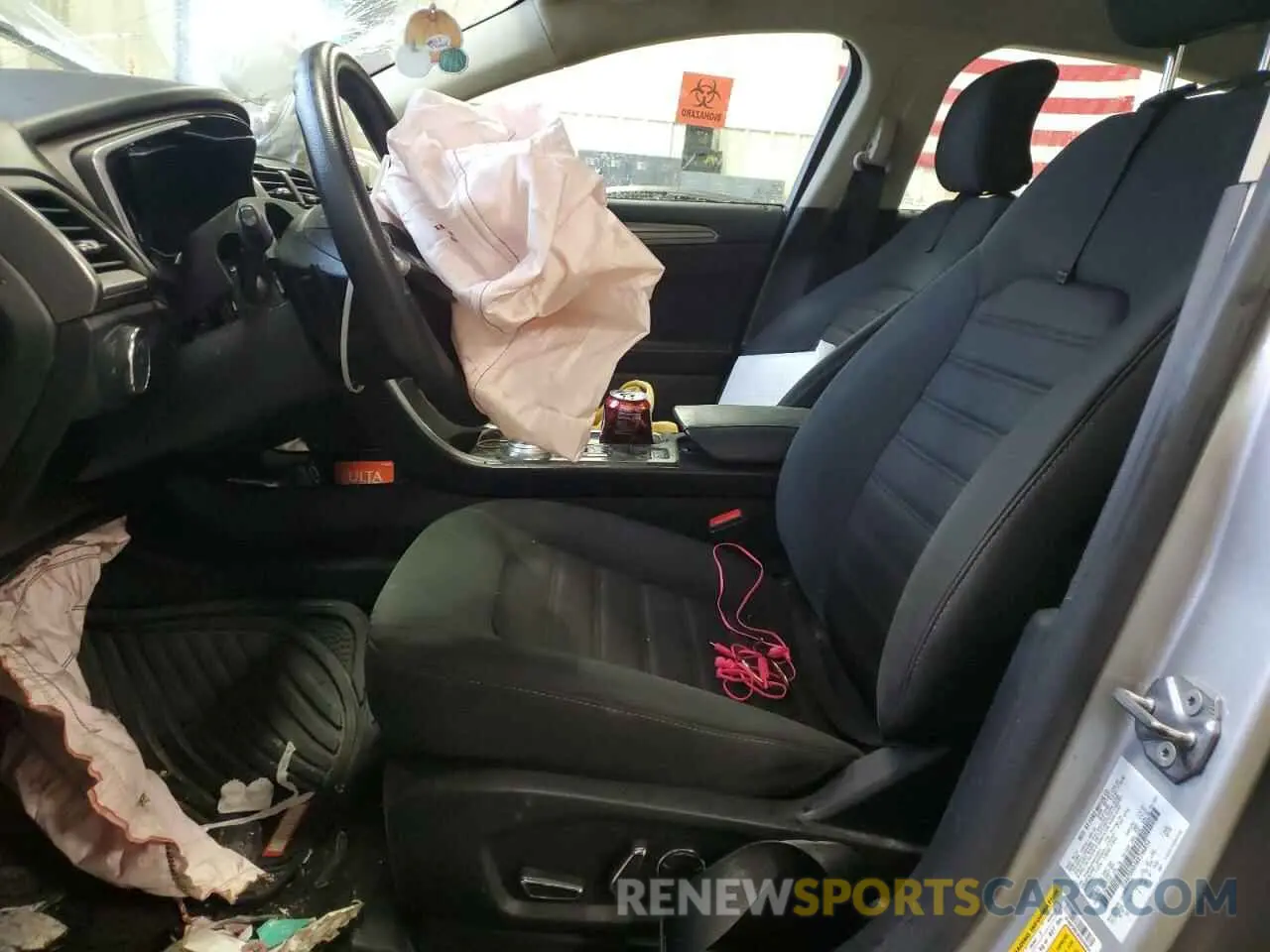 7 Photograph of a damaged car 3FA6P0HD3KR246854 FORD FUSION 2019