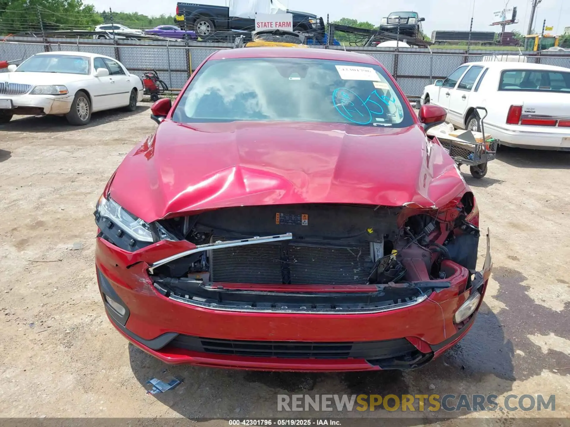 12 Photograph of a damaged car 3FA6P0HD3KR250581 FORD FUSION 2019