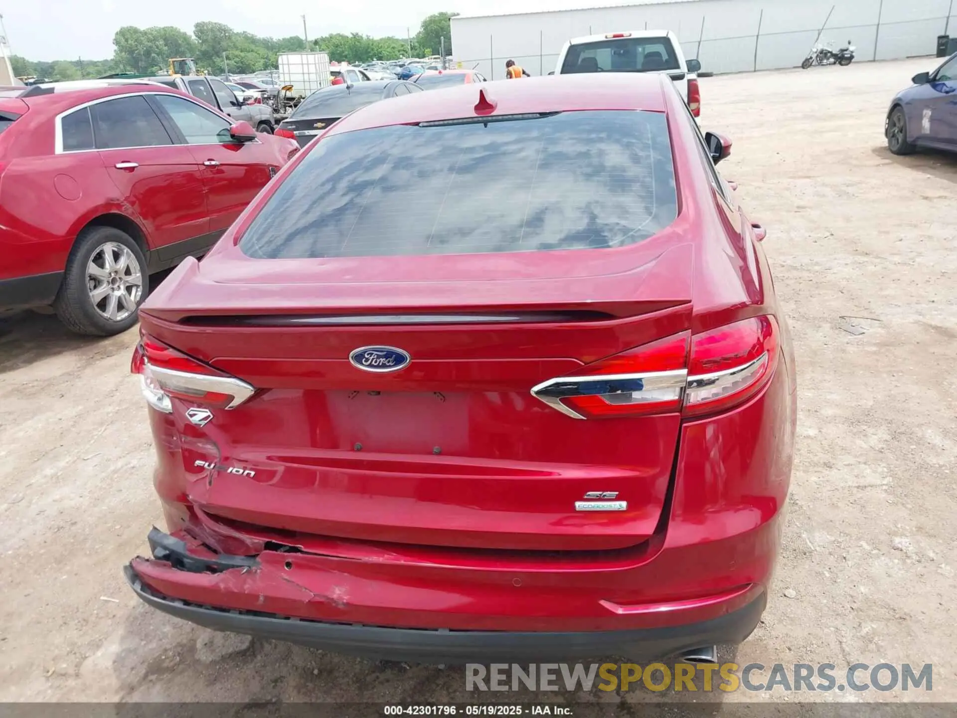 16 Photograph of a damaged car 3FA6P0HD3KR250581 FORD FUSION 2019