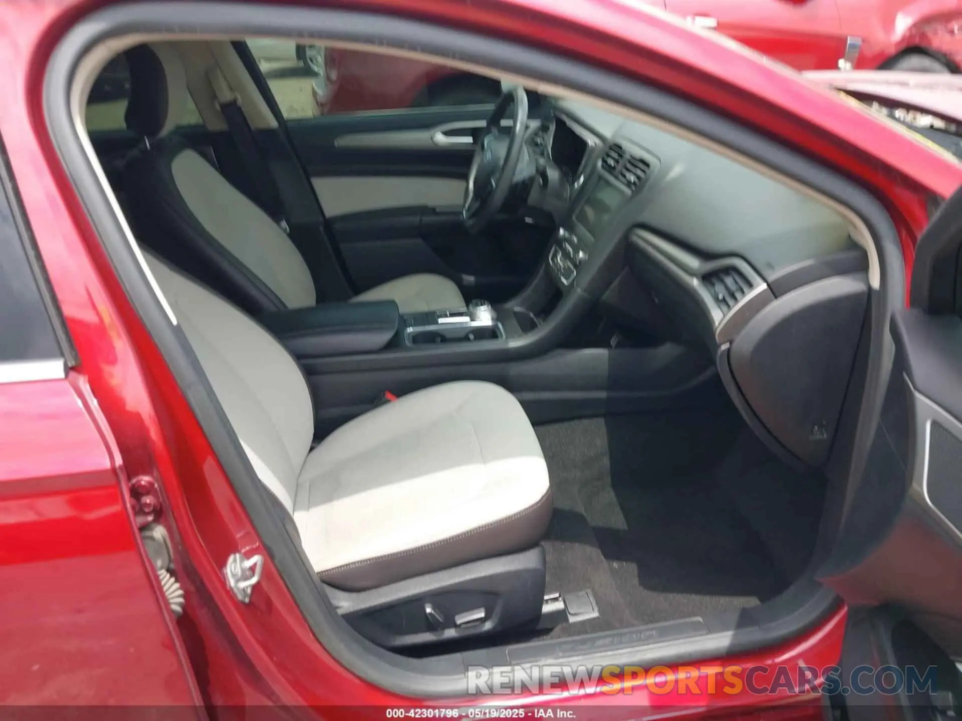 5 Photograph of a damaged car 3FA6P0HD3KR250581 FORD FUSION 2019