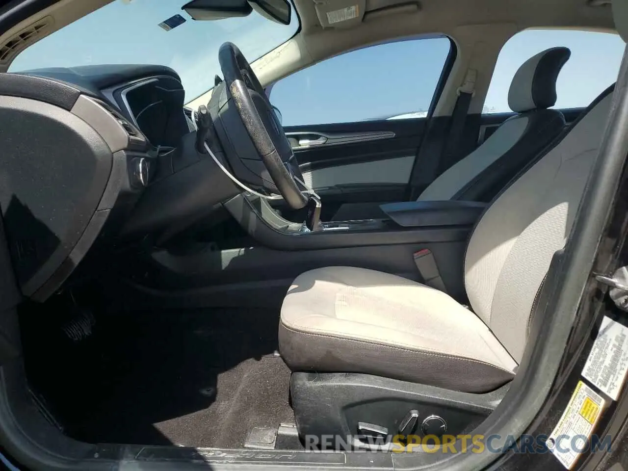 7 Photograph of a damaged car 3FA6P0HD4KR103346 FORD FUSION 2019