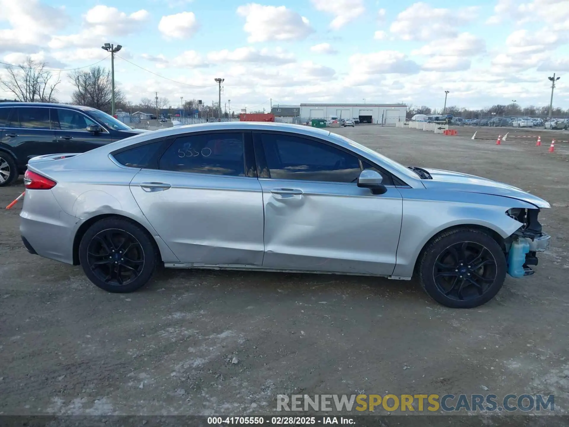 14 Photograph of a damaged car 3FA6P0HD4KR129090 FORD FUSION 2019