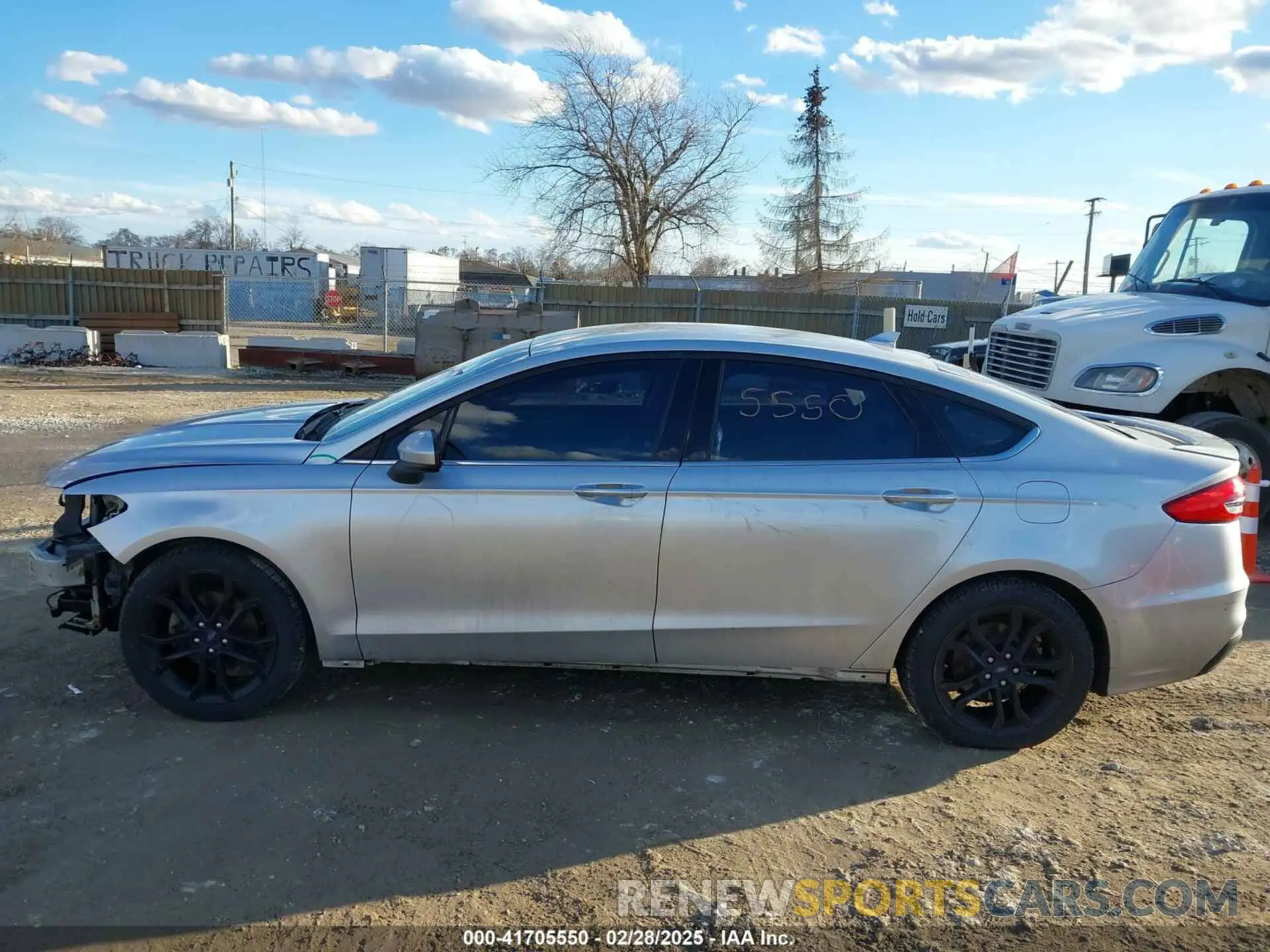 15 Photograph of a damaged car 3FA6P0HD4KR129090 FORD FUSION 2019