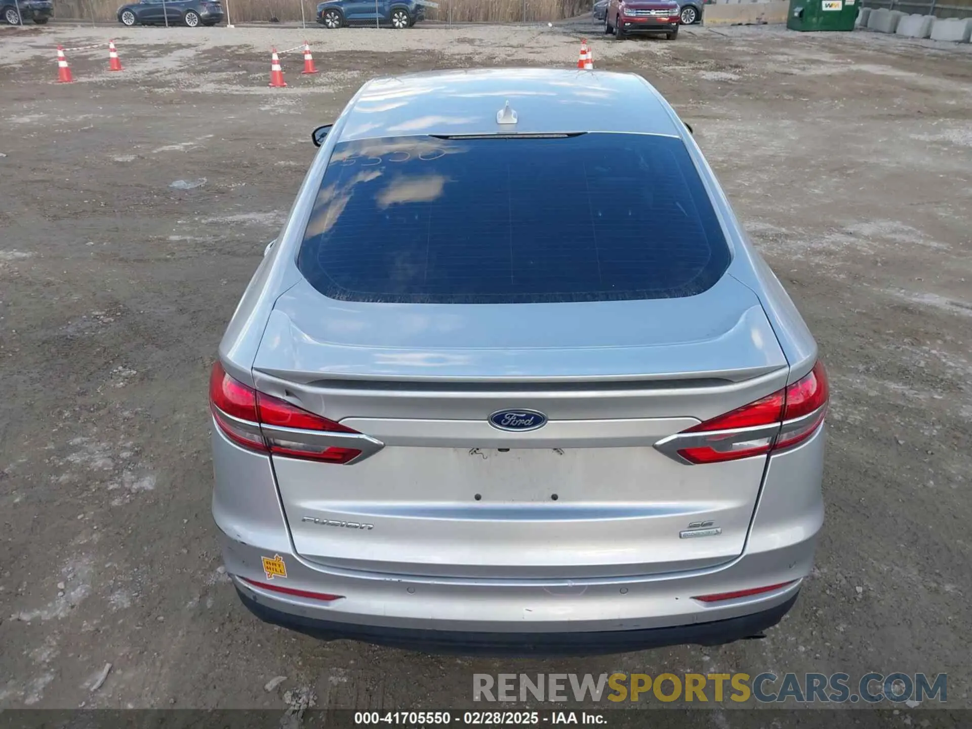 17 Photograph of a damaged car 3FA6P0HD4KR129090 FORD FUSION 2019
