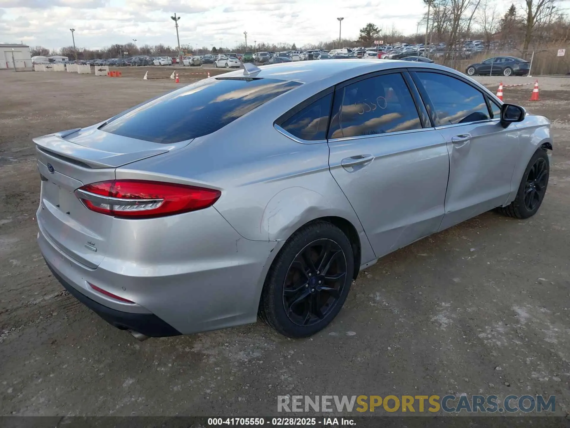 4 Photograph of a damaged car 3FA6P0HD4KR129090 FORD FUSION 2019