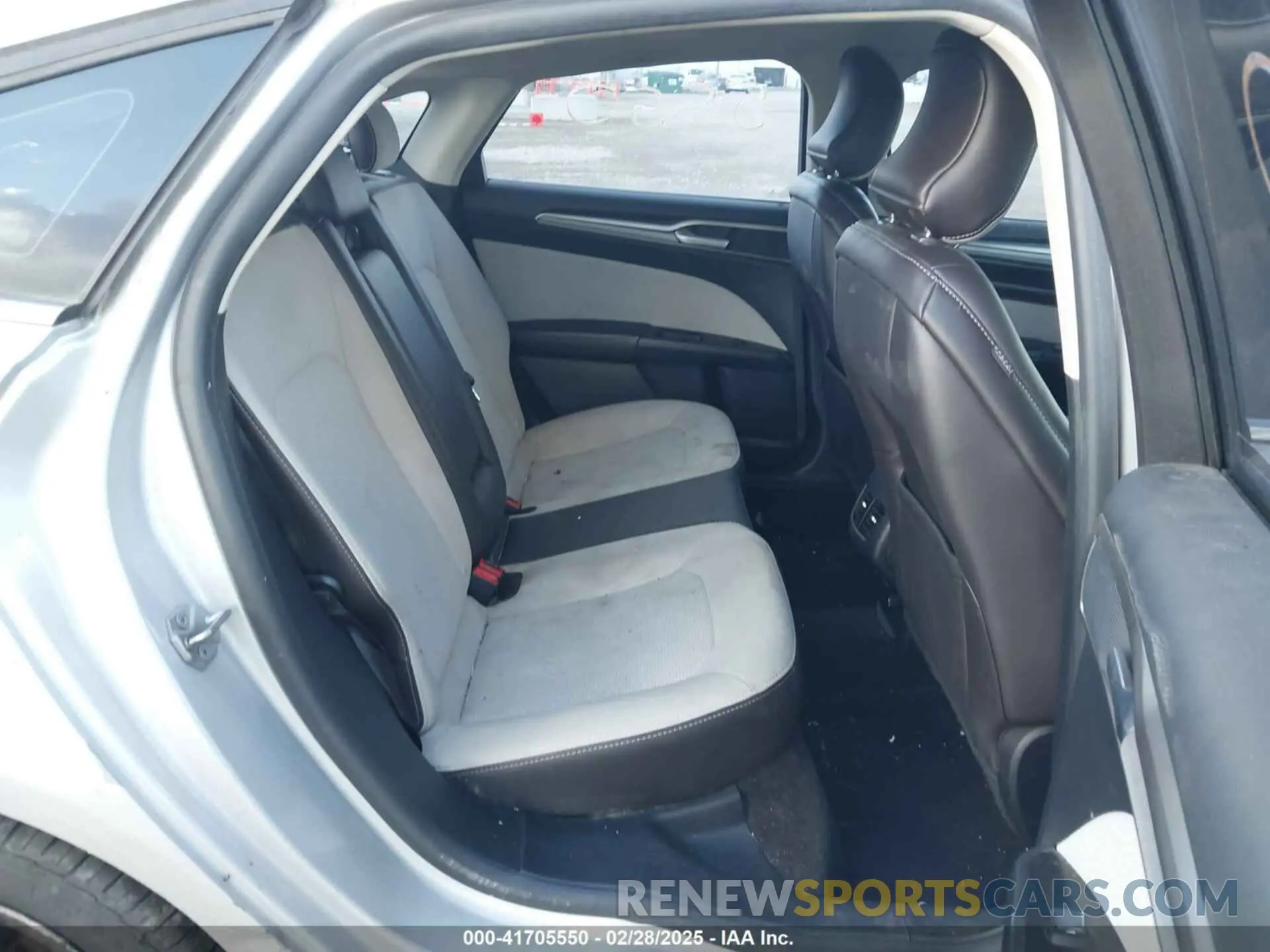 8 Photograph of a damaged car 3FA6P0HD4KR129090 FORD FUSION 2019