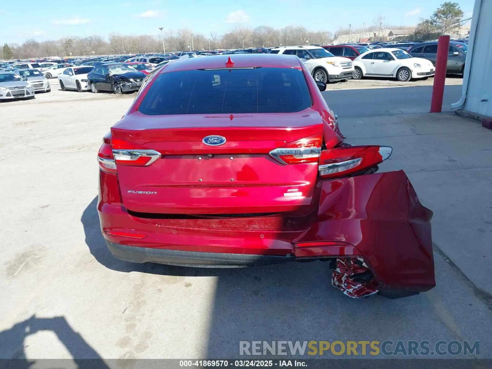 16 Photograph of a damaged car 3FA6P0HD4KR132068 FORD FUSION 2019