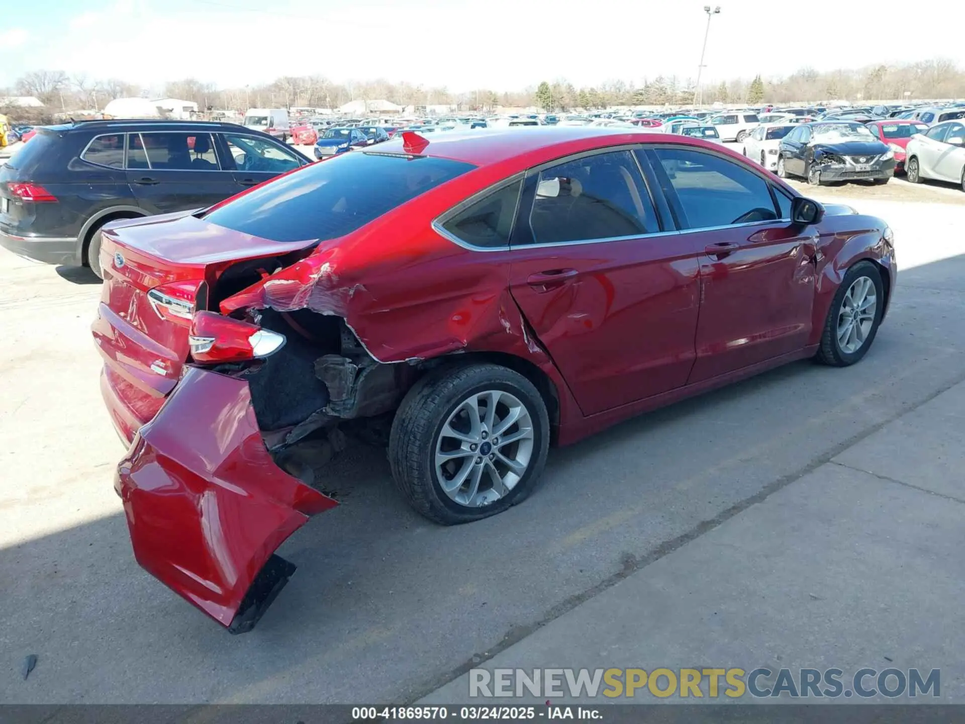 4 Photograph of a damaged car 3FA6P0HD4KR132068 FORD FUSION 2019