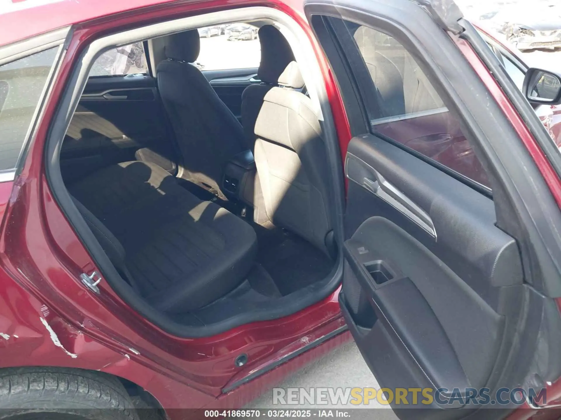 8 Photograph of a damaged car 3FA6P0HD4KR132068 FORD FUSION 2019