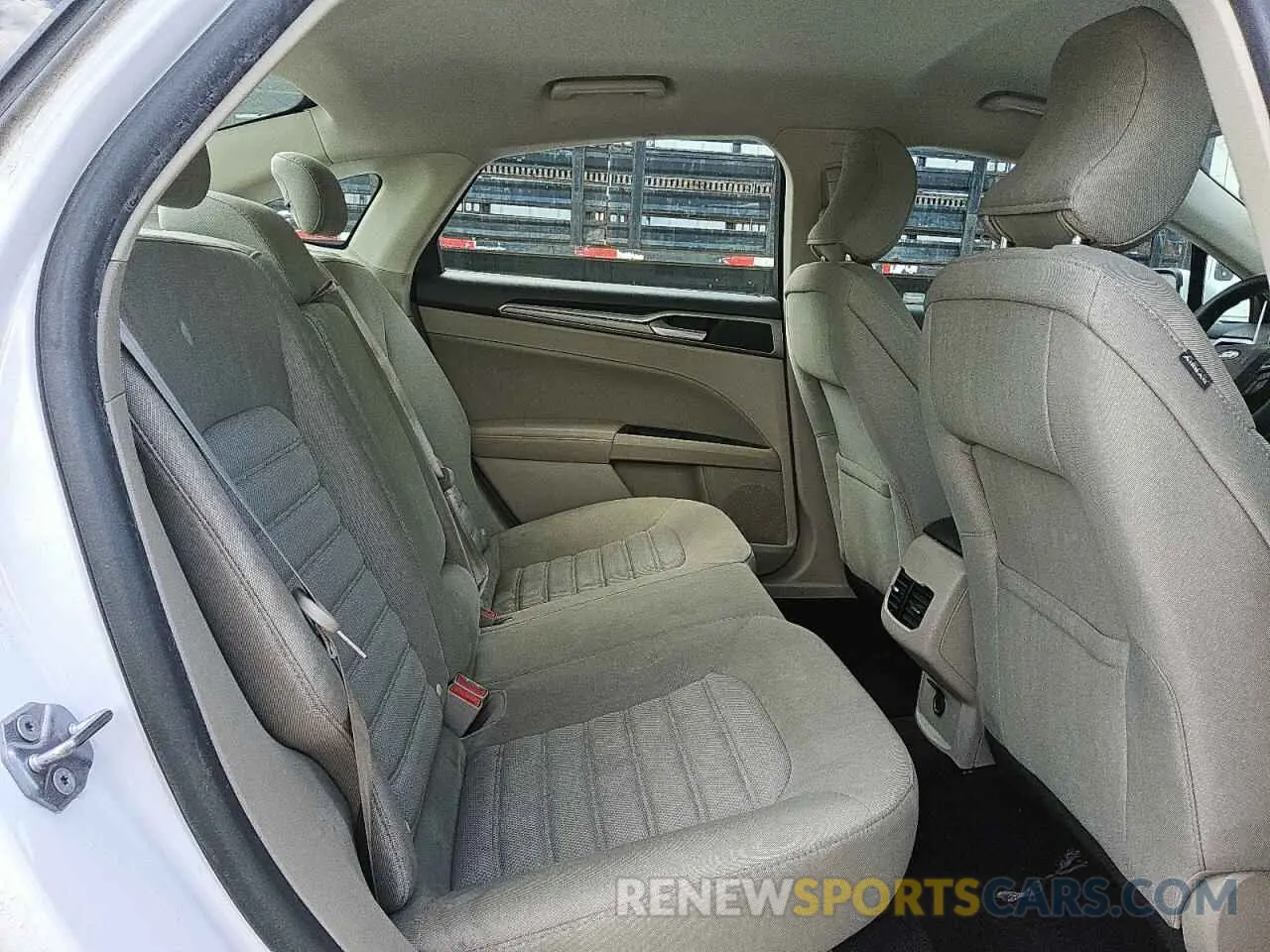 10 Photograph of a damaged car 3FA6P0HD4KR145810 FORD FUSION 2019