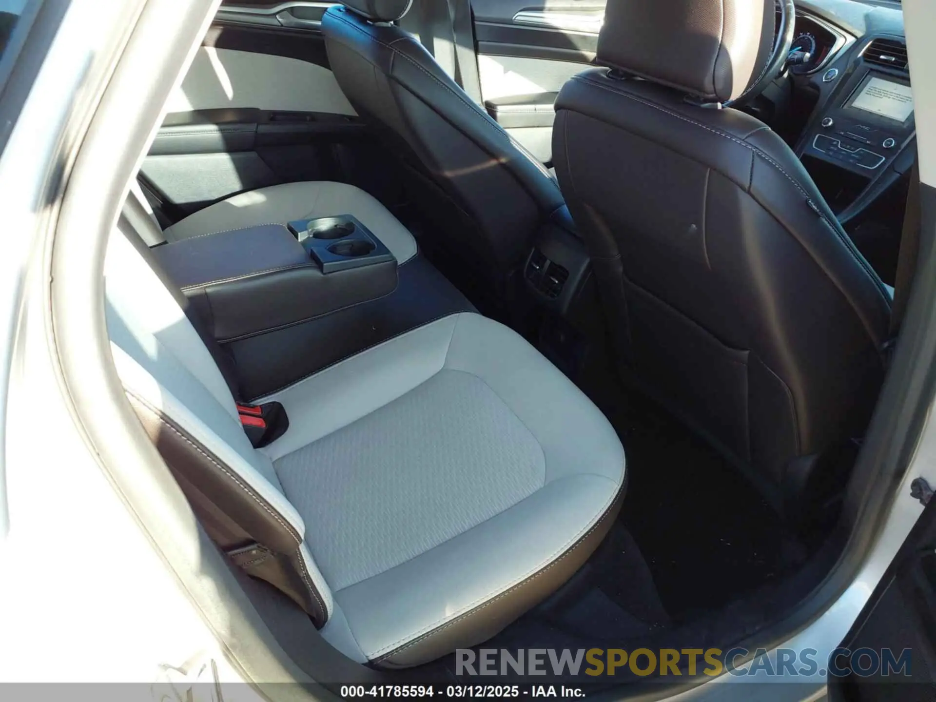 8 Photograph of a damaged car 3FA6P0HD4KR161134 FORD FUSION 2019