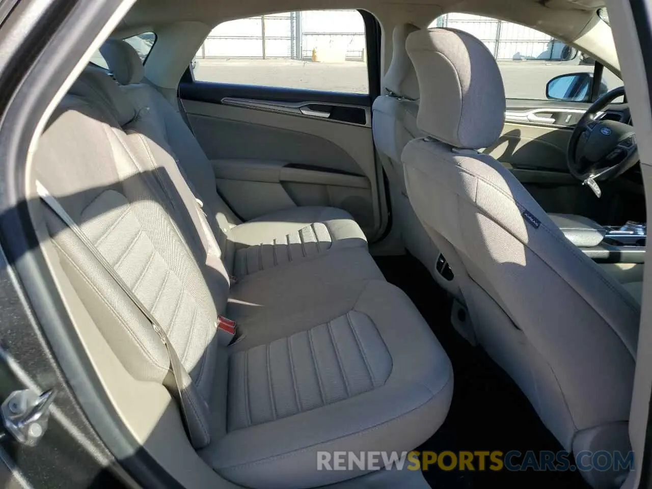 10 Photograph of a damaged car 3FA6P0HD4KR178502 FORD FUSION 2019