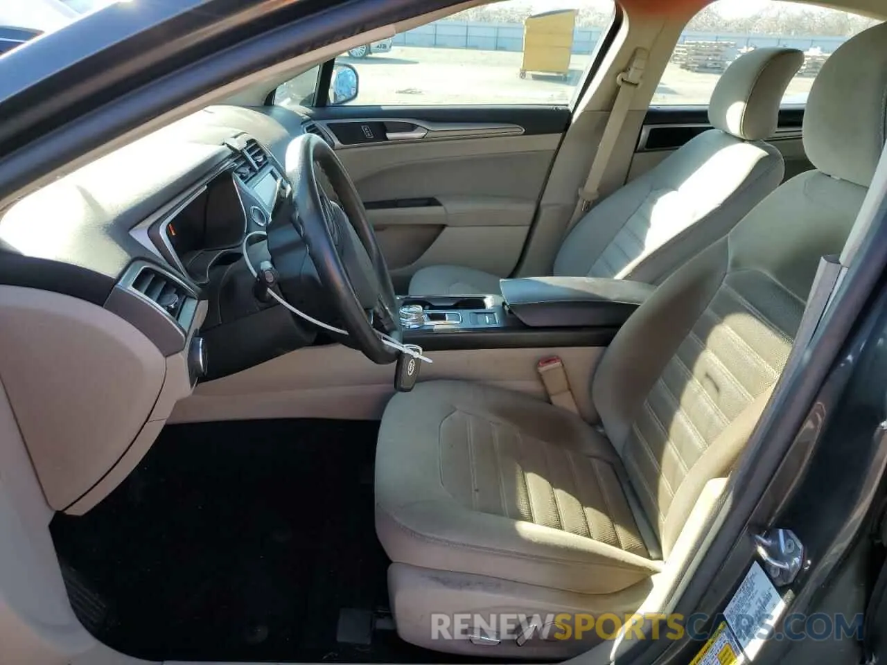 7 Photograph of a damaged car 3FA6P0HD4KR178502 FORD FUSION 2019