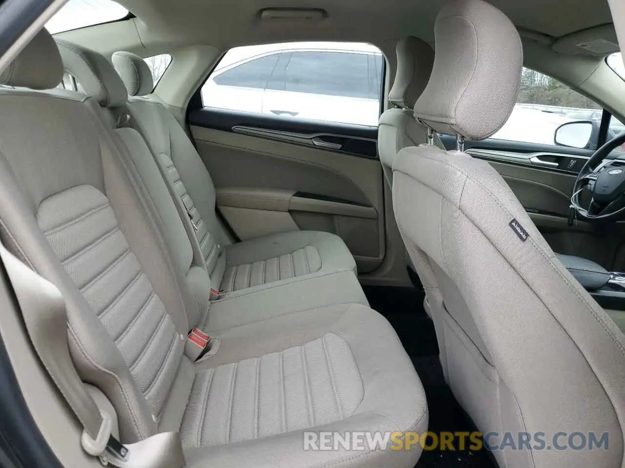 10 Photograph of a damaged car 3FA6P0HD4KR194859 FORD FUSION 2019