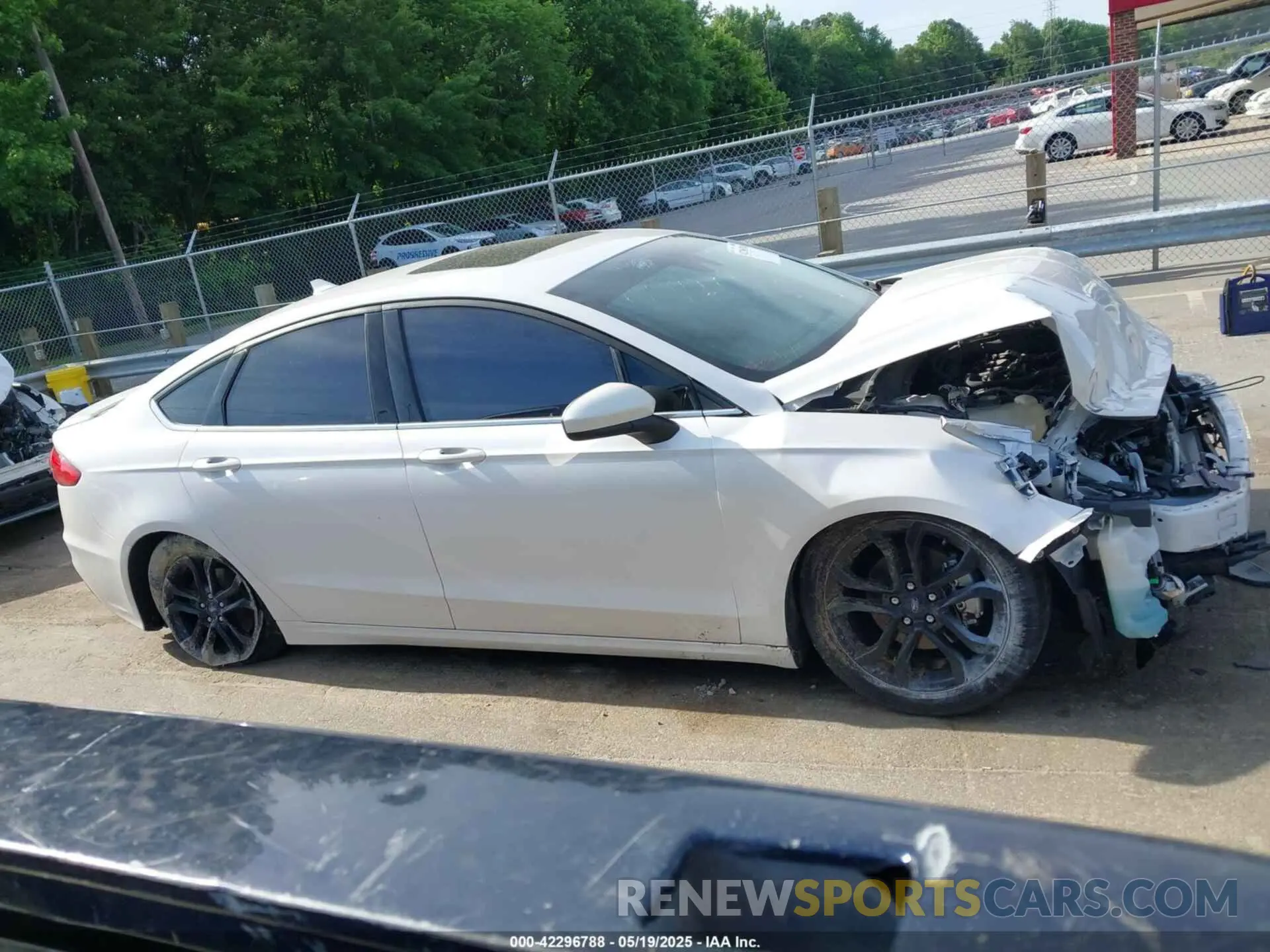 14 Photograph of a damaged car 3FA6P0HD4KR196062 FORD FUSION 2019
