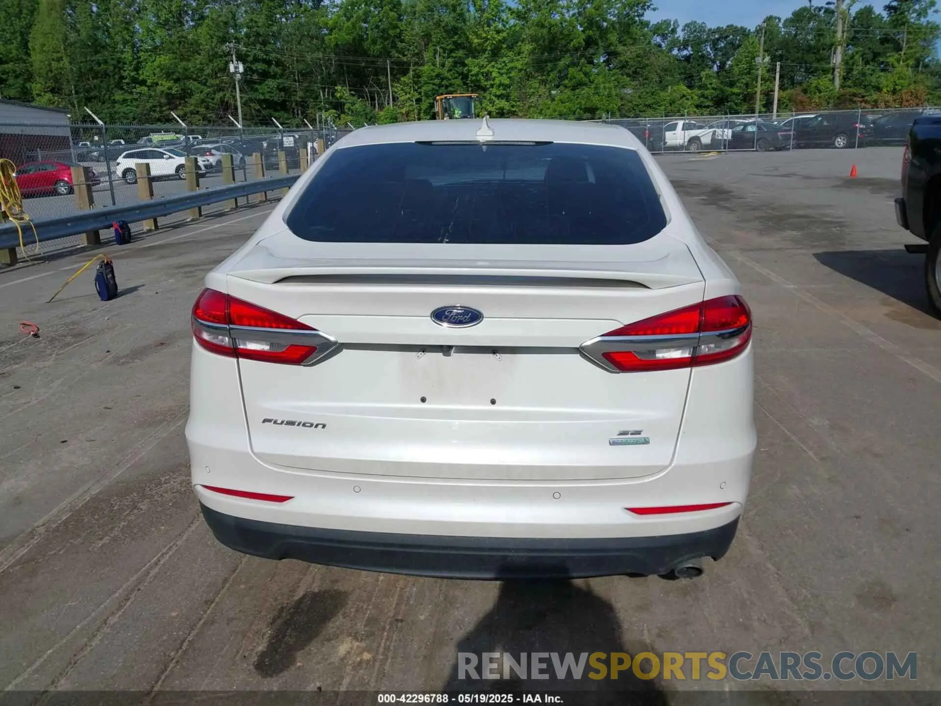 17 Photograph of a damaged car 3FA6P0HD4KR196062 FORD FUSION 2019