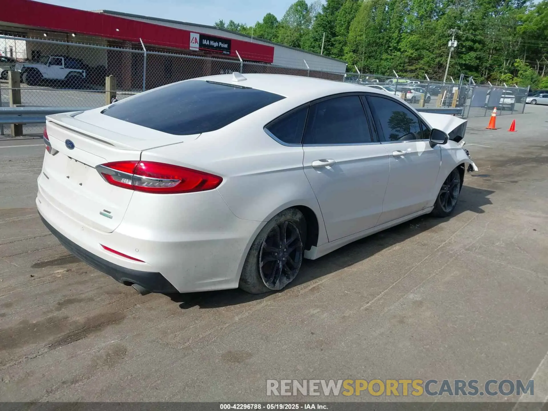 4 Photograph of a damaged car 3FA6P0HD4KR196062 FORD FUSION 2019