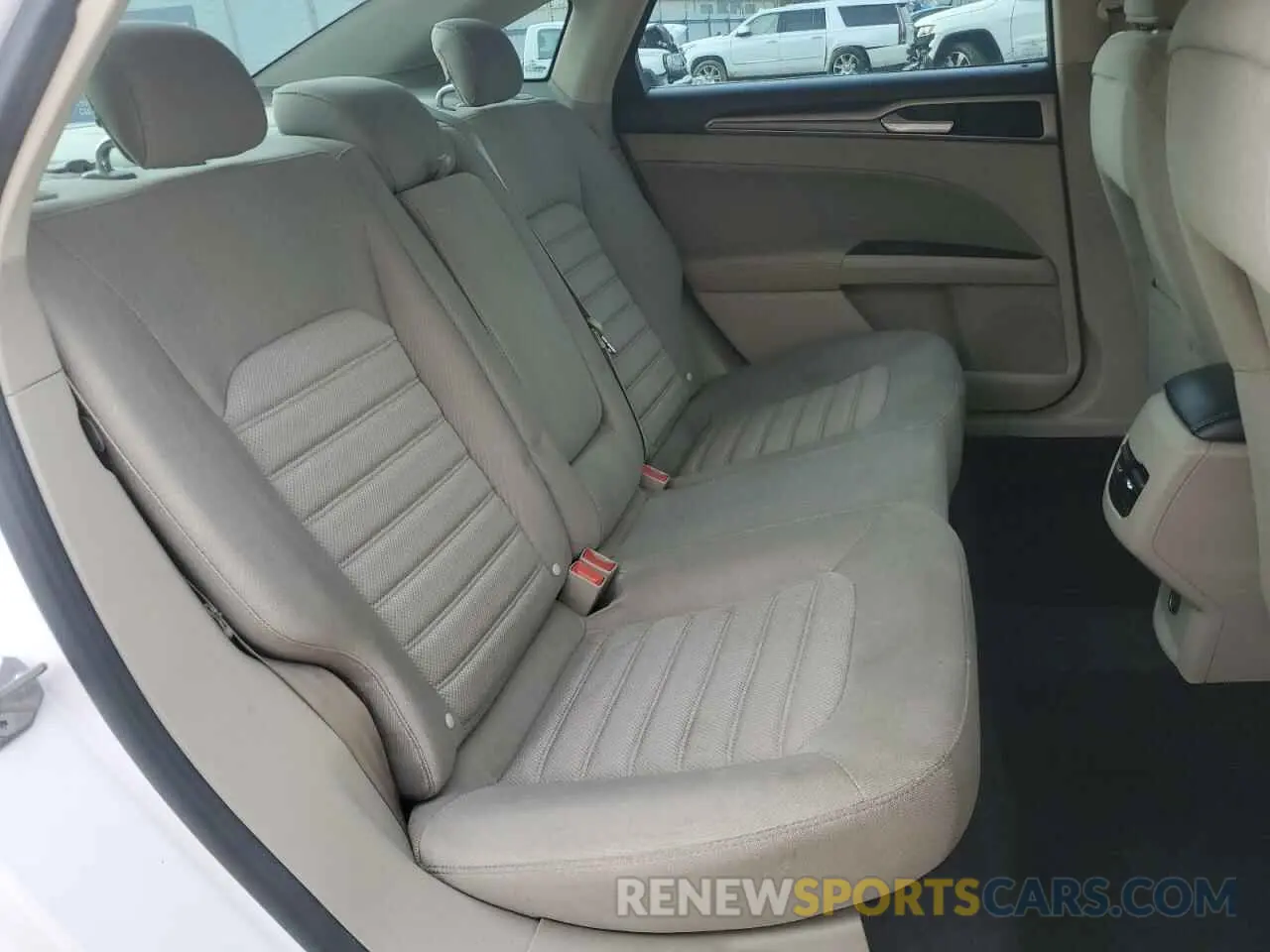 11 Photograph of a damaged car 3FA6P0HD4KR200742 FORD FUSION 2019