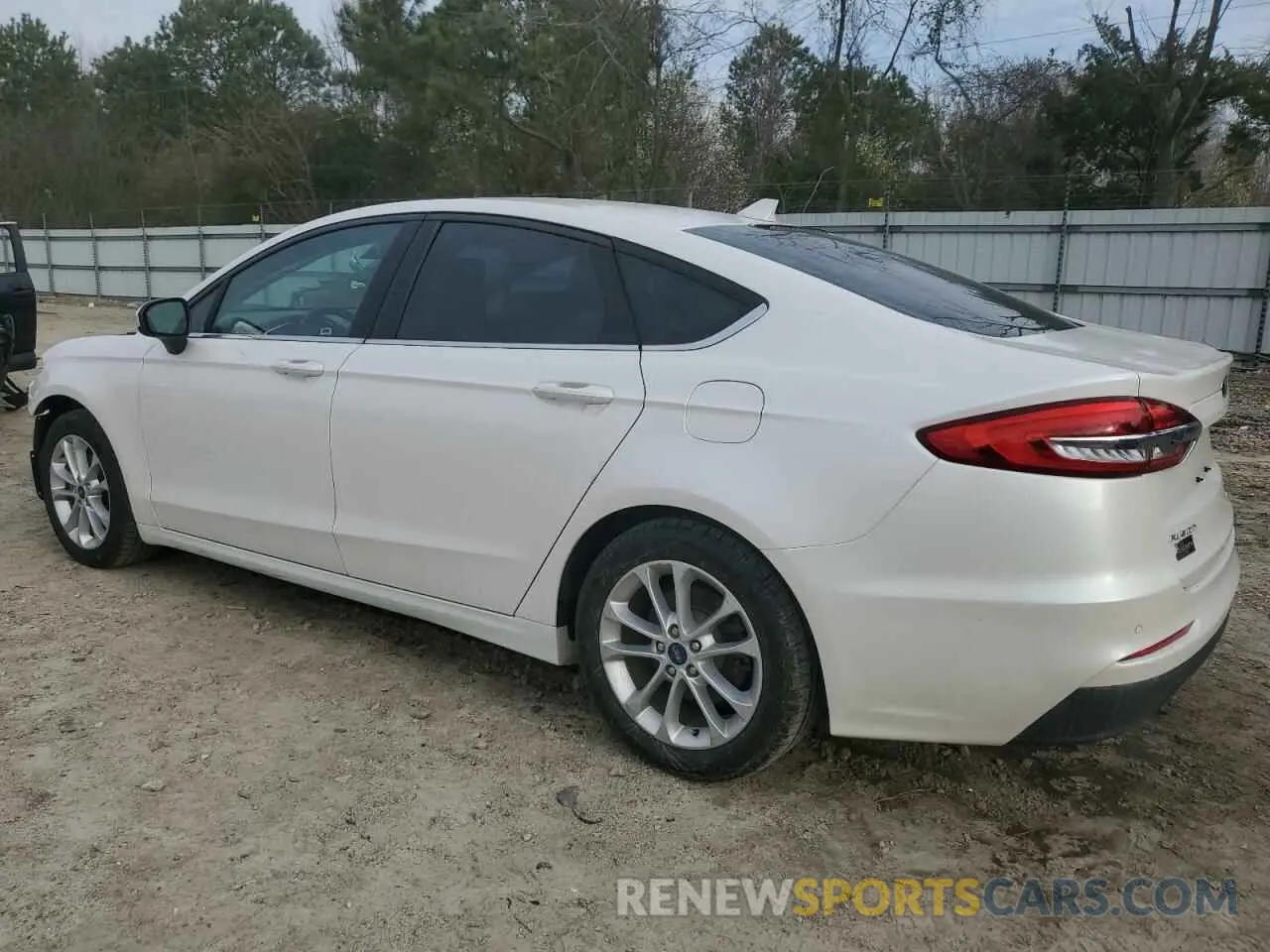 2 Photograph of a damaged car 3FA6P0HD4KR200742 FORD FUSION 2019