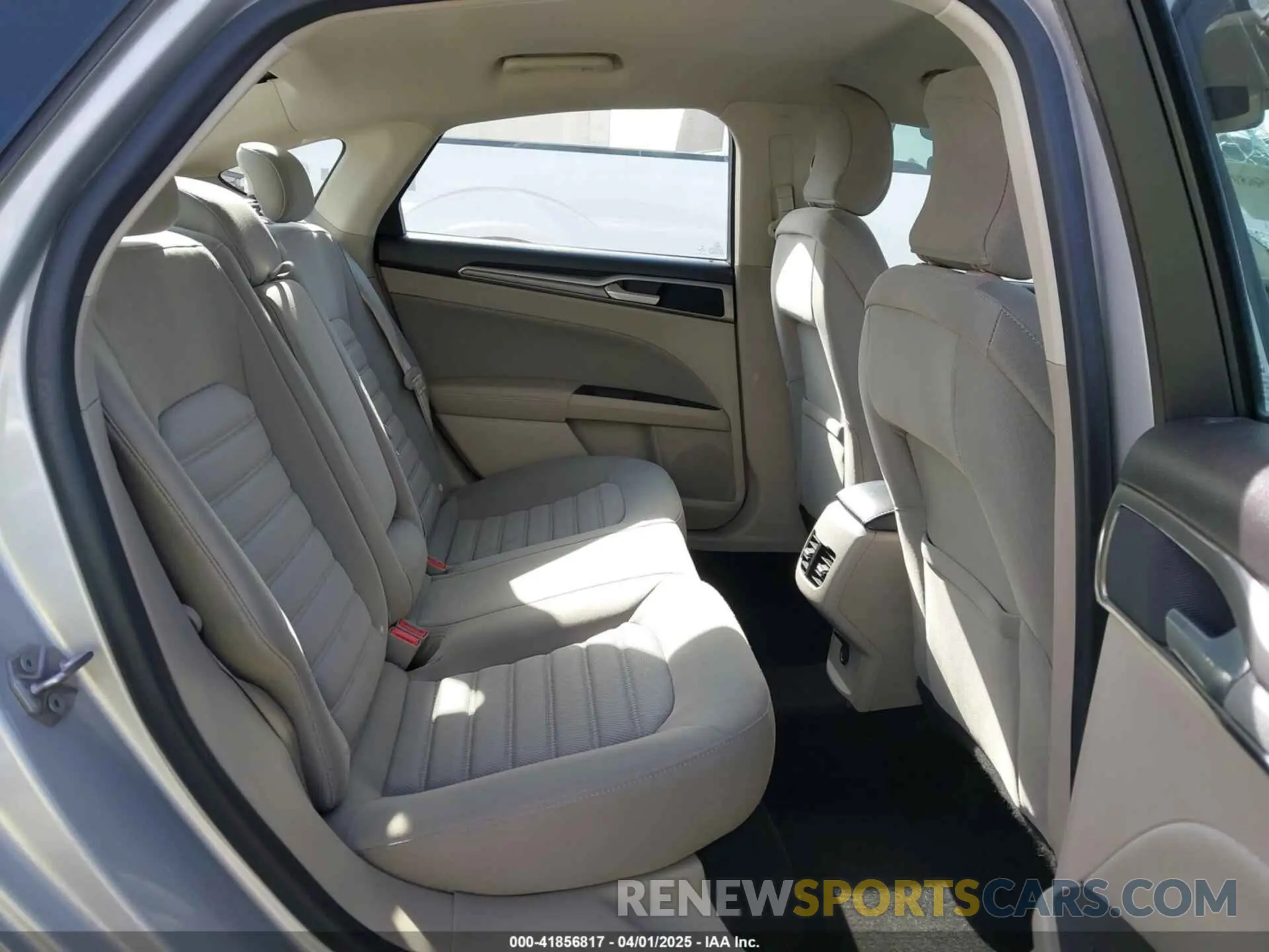 8 Photograph of a damaged car 3FA6P0HD4KR219338 FORD FUSION 2019